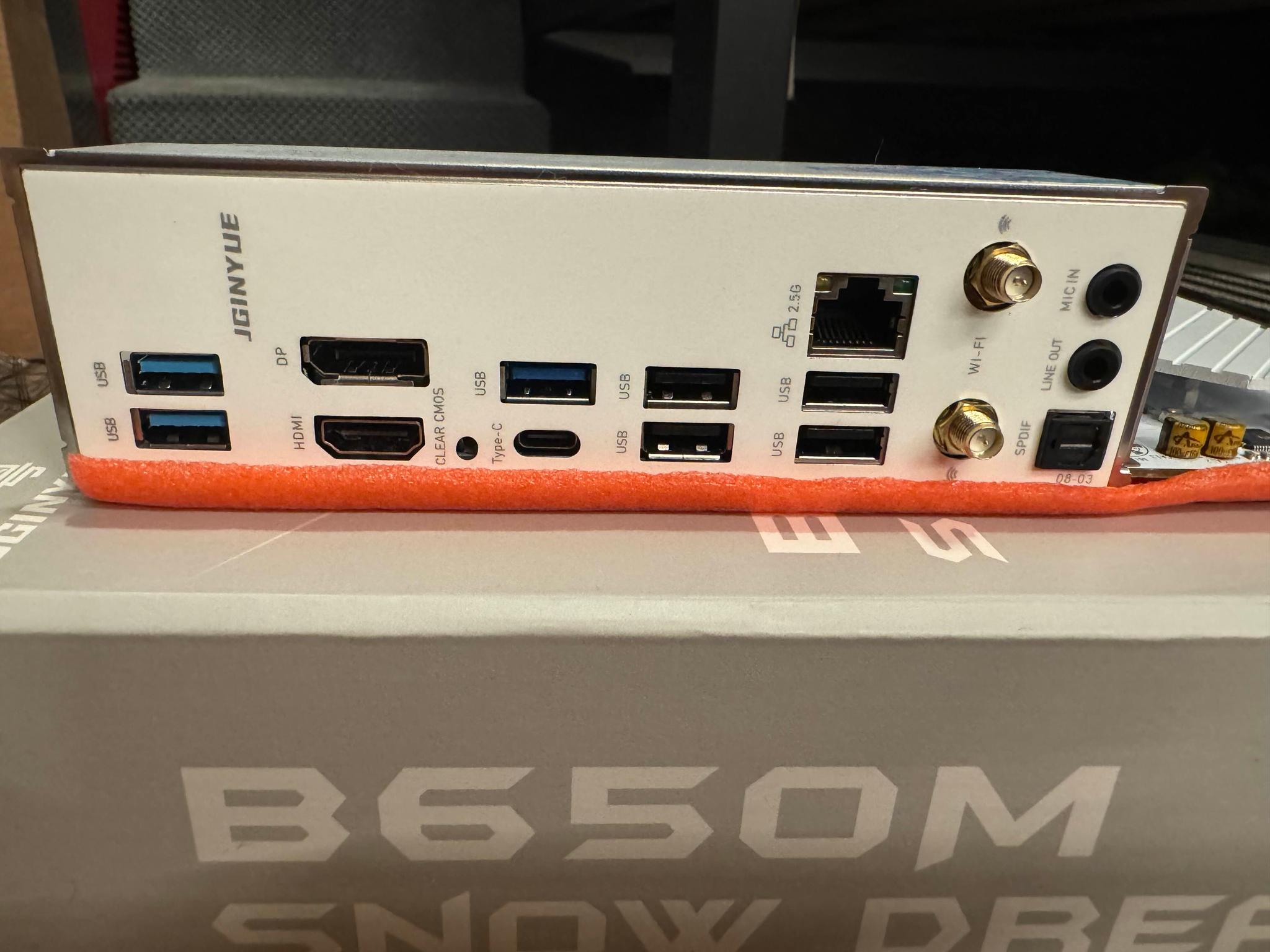 JGINYUE B650M Snow Dream motherboard + WiFi/Bluetooth installed