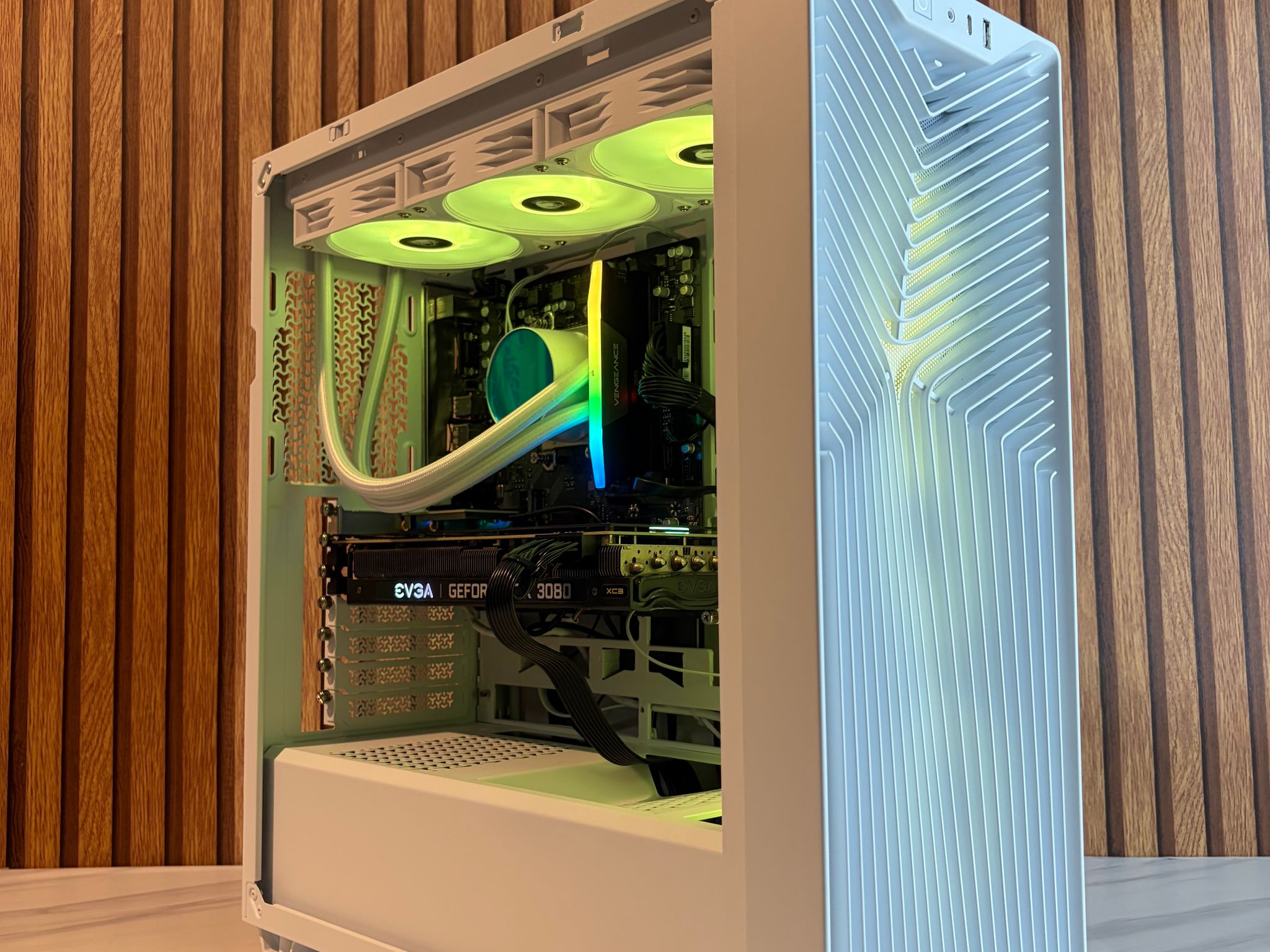 RTX 3080 | RYZEN 5 7600X | 16GB DDR5 | 360MM AIO | 750W | 1TB