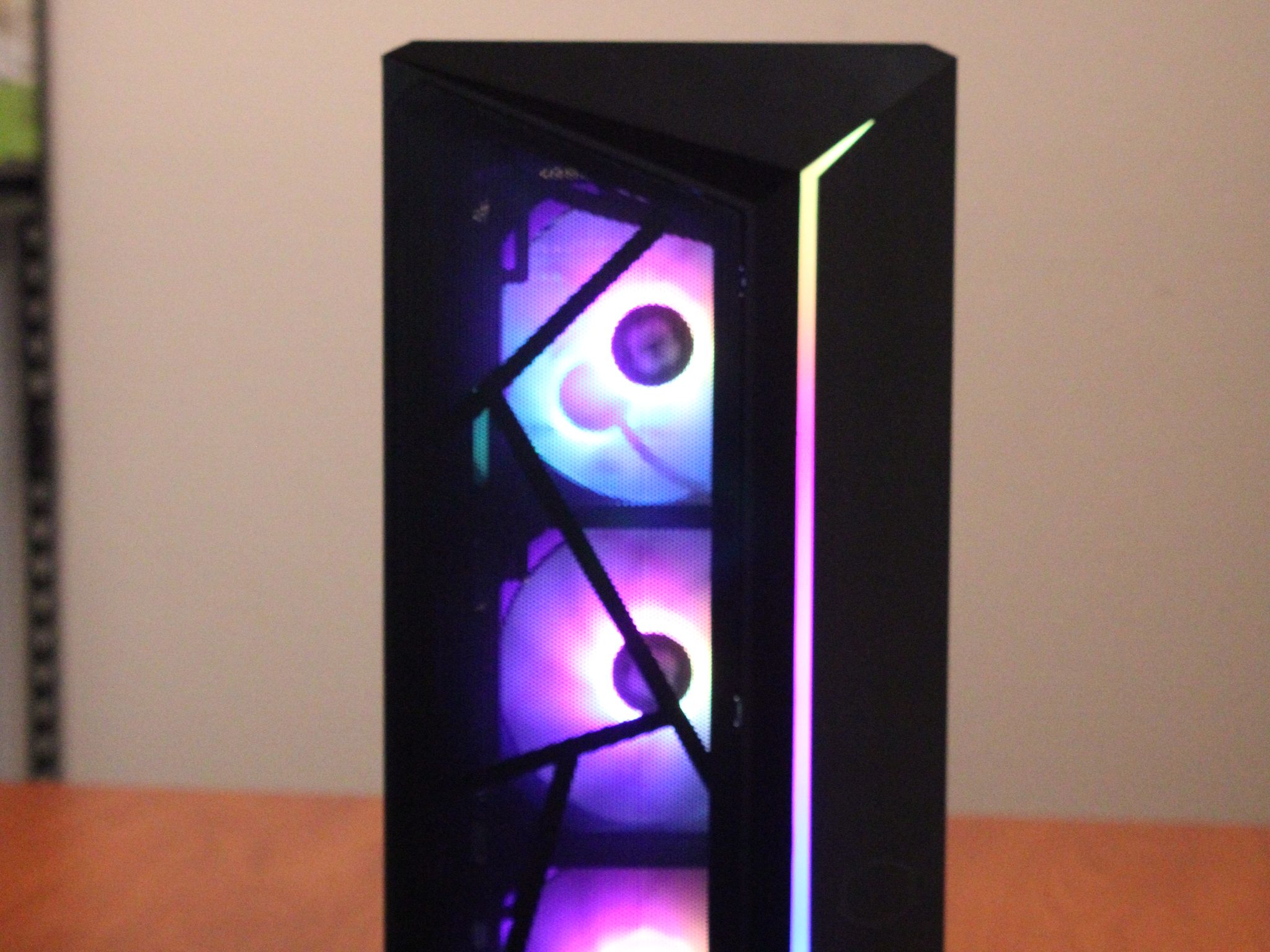 9060 XT OC 16GB / R5 7600X / 16GB DDR5 6000 CL34 / 1TB NVME SSD / RGB / Win11 PRO