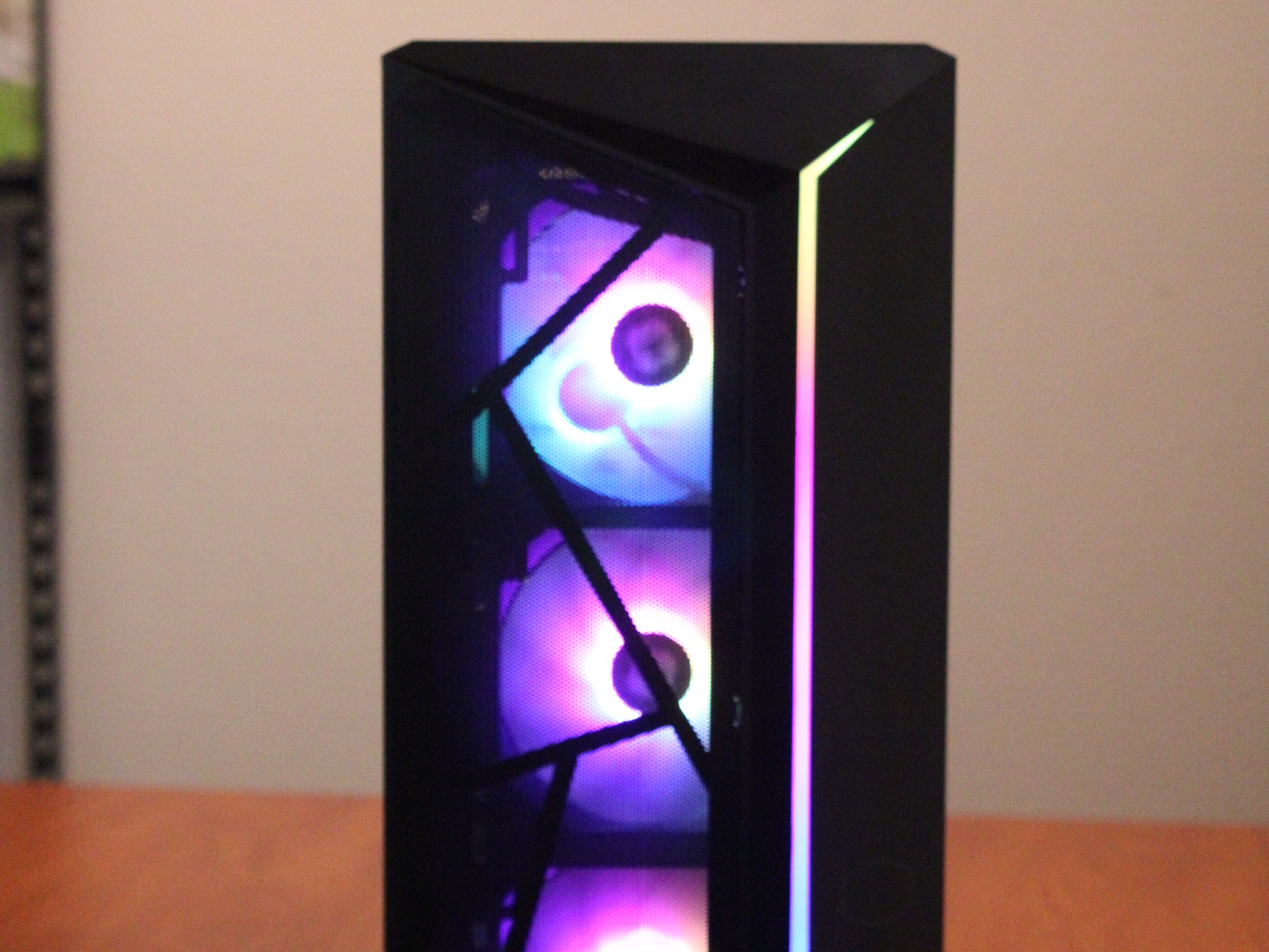 9060 XT OC 16GB / R5 7600X / 16GB DDR5 6000 CL34 / 1TB NVME SSD / RGB / Win11 PRO