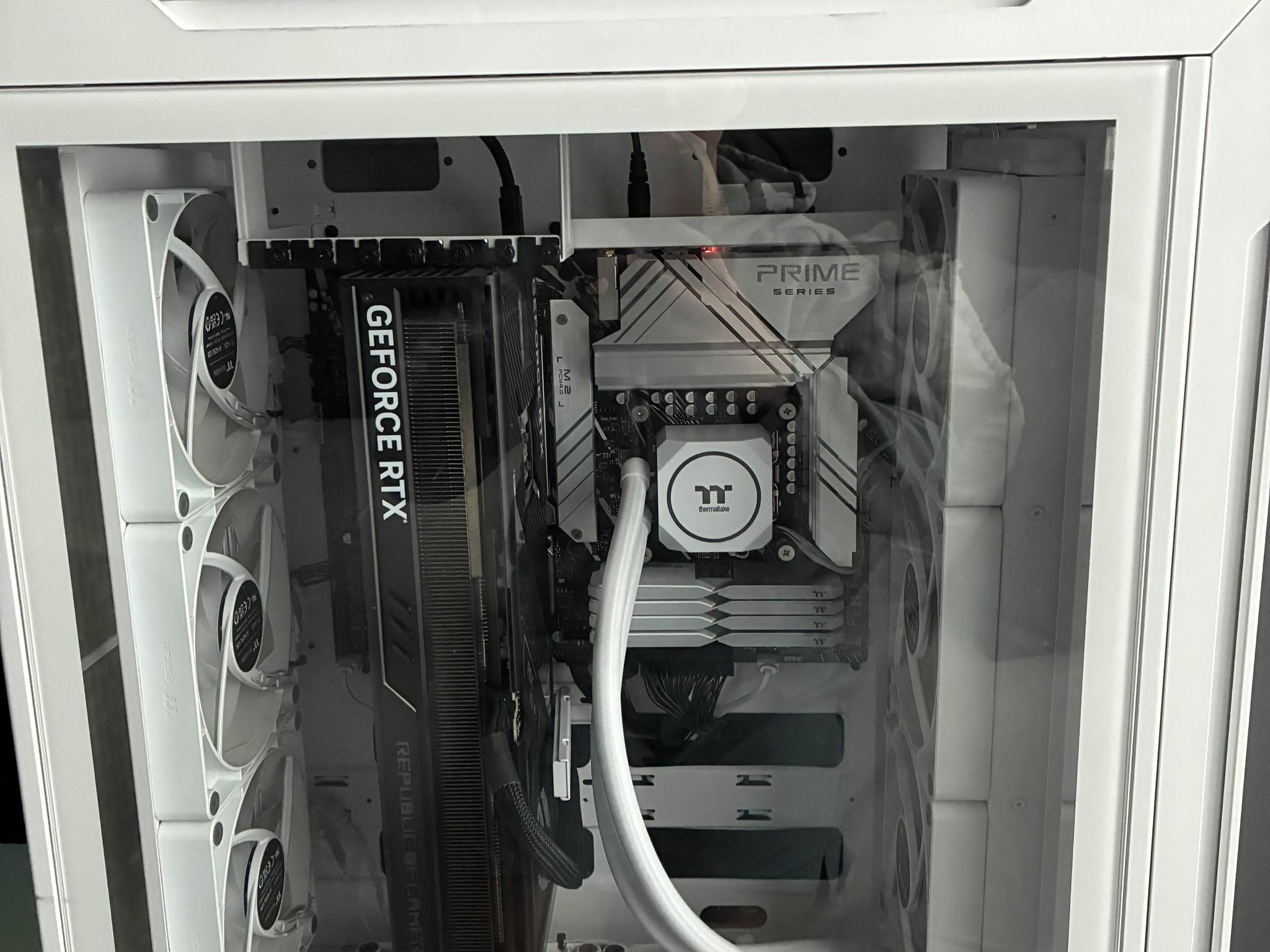 RTX 4090 • i9-14900KF • 64GB DDR5 • 4TB NVMe • White RGB Build - HIGH End gaming PC