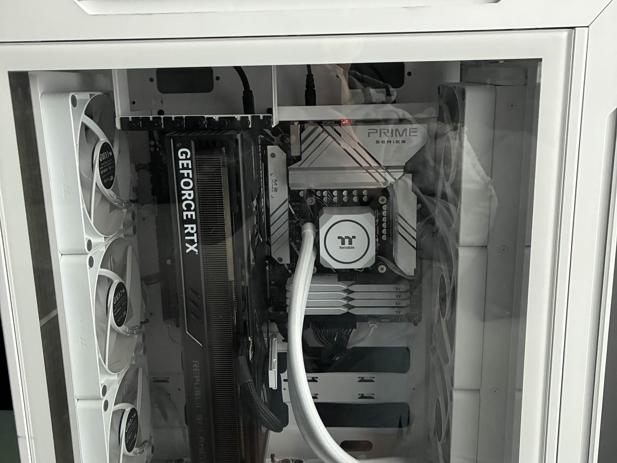 RTX 4090 24GB • i9-14900KF • 64GB DDR5 • 4TB NVMe • White RGB Build - HIGH End gaming PC