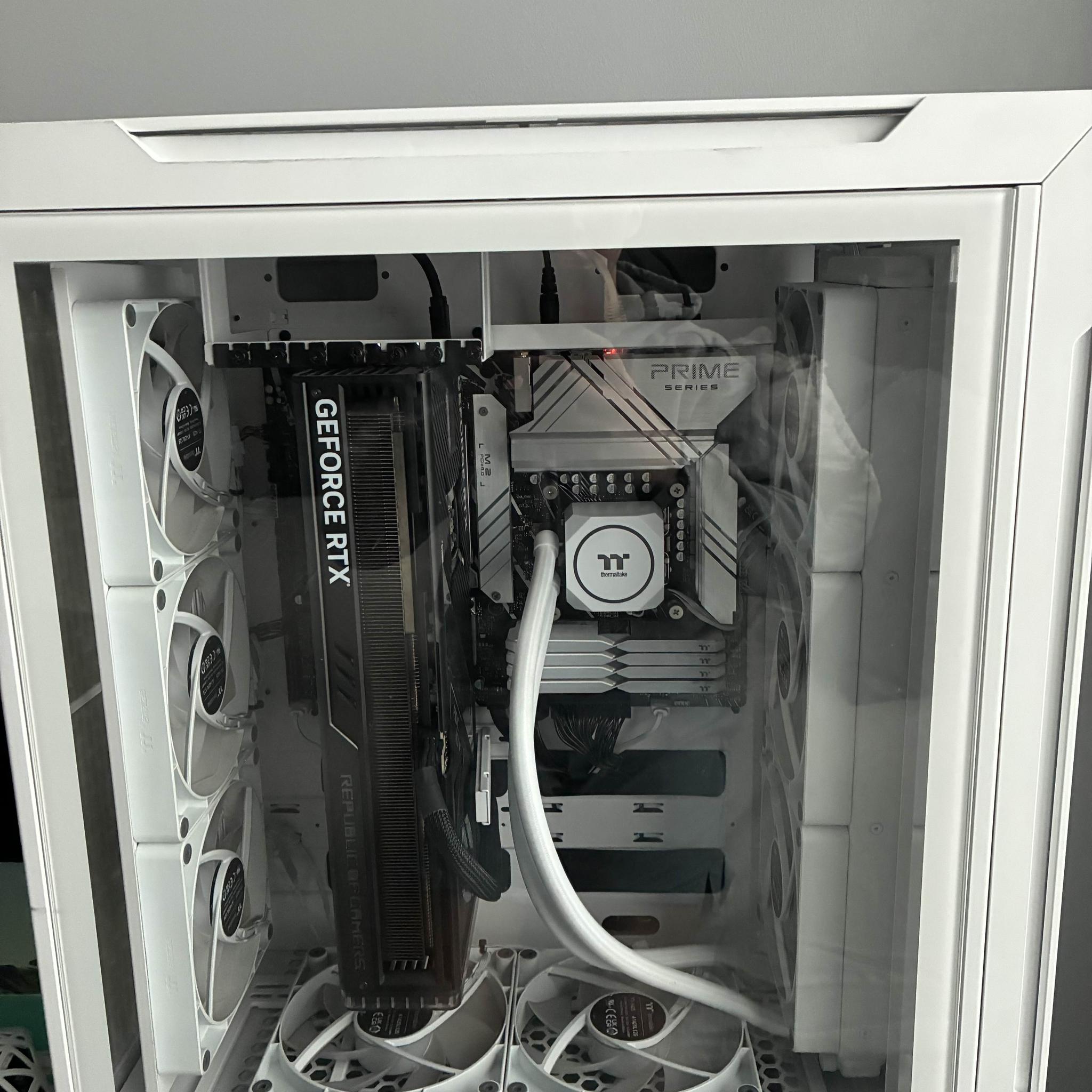 RTX 4090 • i9-14900KF • 64GB DDR5 • 4TB NVMe • White RGB Build - HIGH End gaming PC