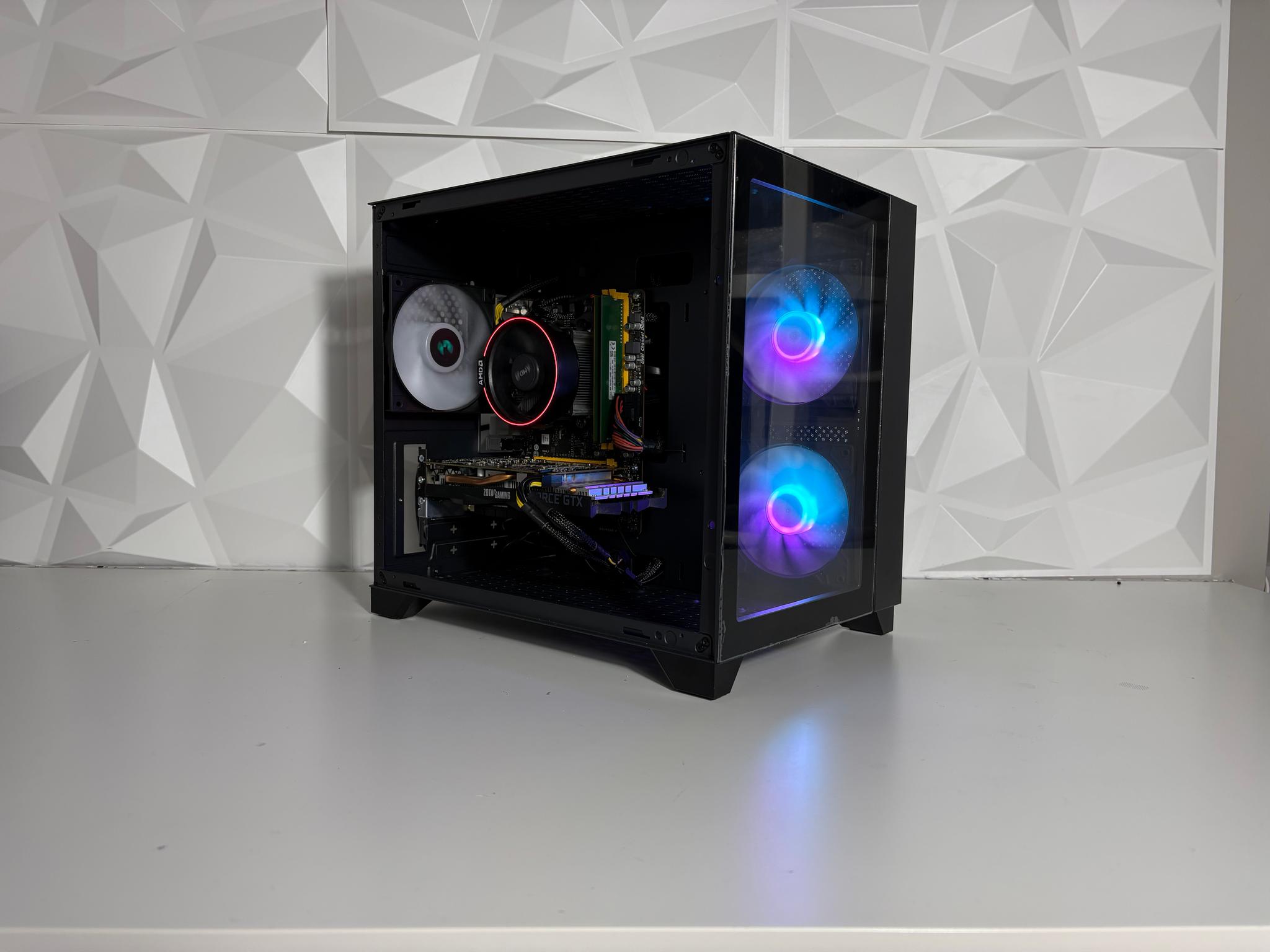 Crimson Valley (V2) - Ryzen 5 2400G, GTX 1660, 16GB DDR4, 512GB SSD