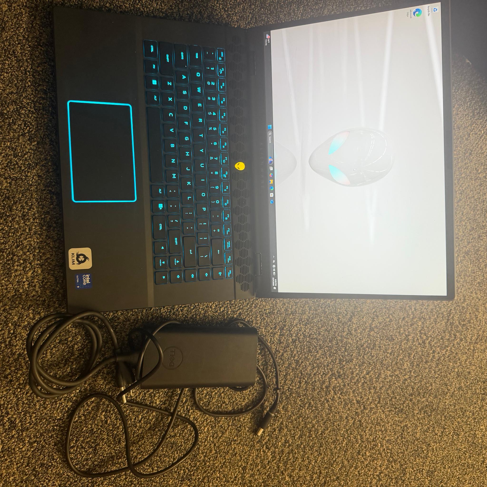 Alienware m16 R2 16" Core Ultra 9 185H 32GB 1TB SSD RTX 4060 8GB  - Used