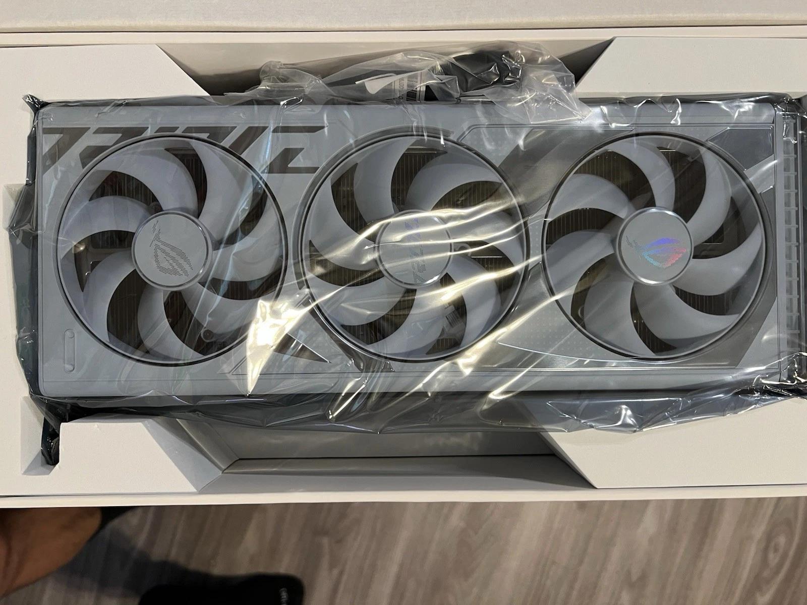 ASUS ROG Strix GeForce RTX 4090 24GB GDDR6X White OC Edition Gaming Graphics Card