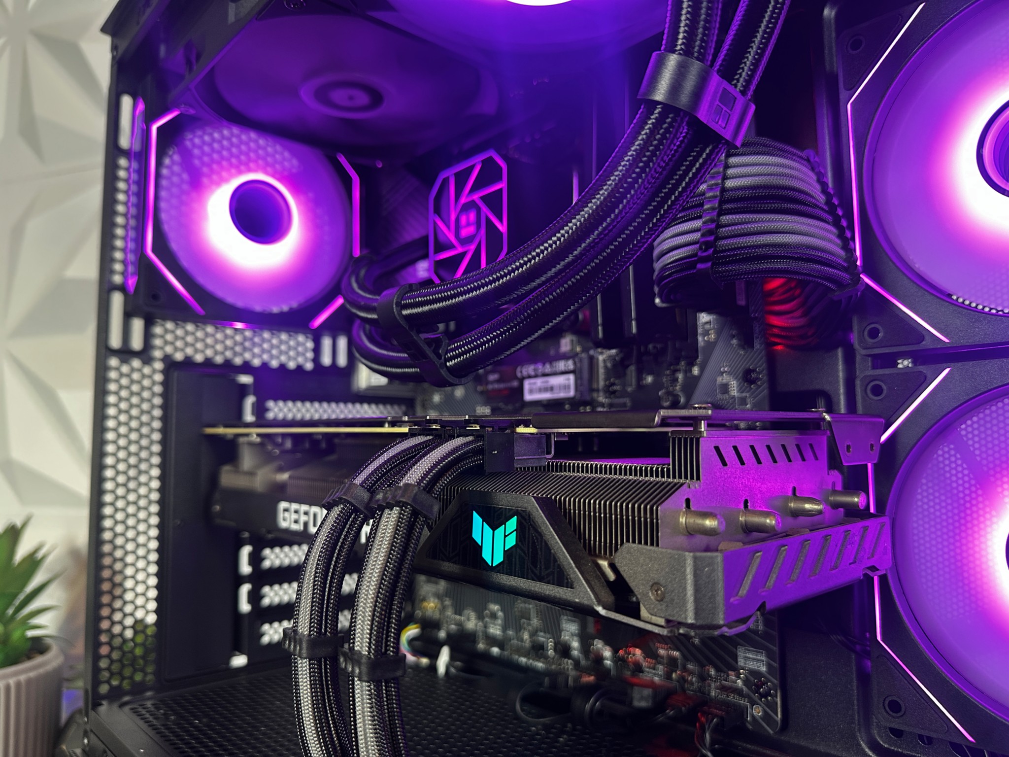 🟪 Magenta ⬛️| 1440P/1080P | Ryzen 7 5700x 8C/16T | RTX 3070 | 32GB DDR4 | 1TB M.2 SSD | FULL ARGB |