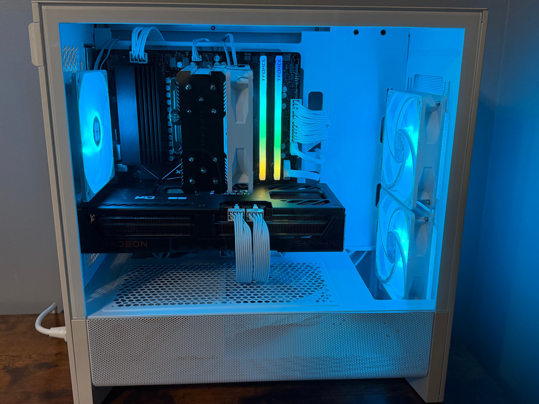 Gaming PC AMD RX 9070 16GB, Ryzen 5 7500X3D, 16GB DDR5, 2TB Gen4 NVME, A Tier 850W PSU, Win11 Pro