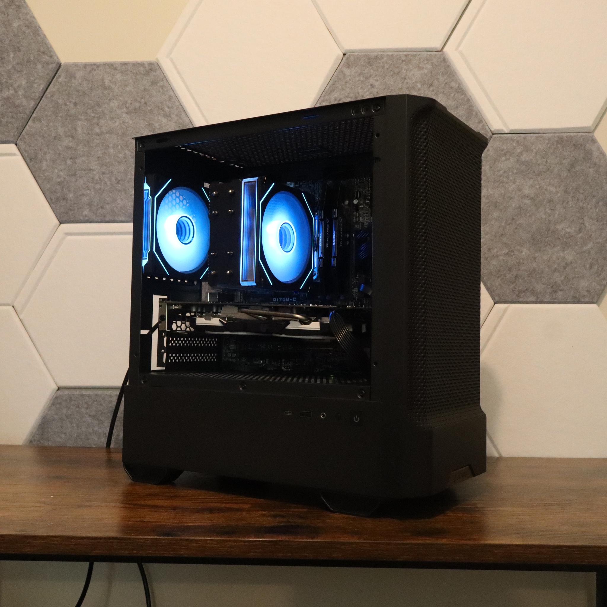 Gaming PC | RX 580 8gb | i7 7700 | 16gb DDR4 Ram | 850 gb storage | windows 11 & wifi
