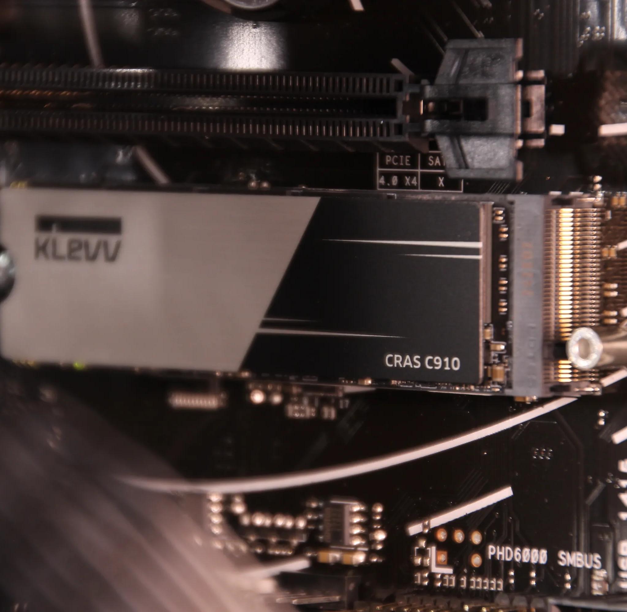 comm.006 // Ryzen 5 7600X, RTX 3070 // Midrange Gaming PC