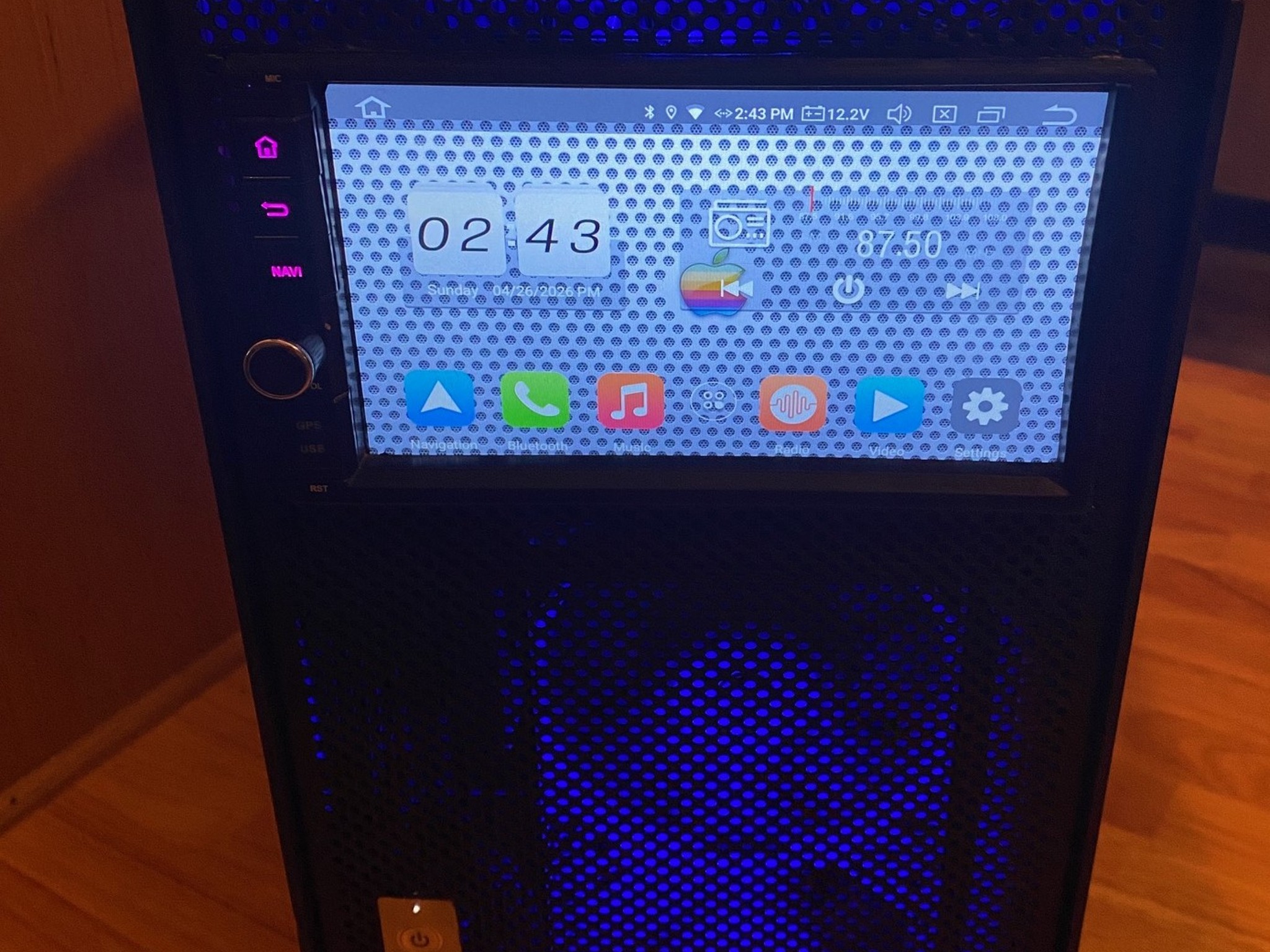 Custom Apple Mac Pro 3, 1 | Built in 7" Android touchscreen receiver | LEDs