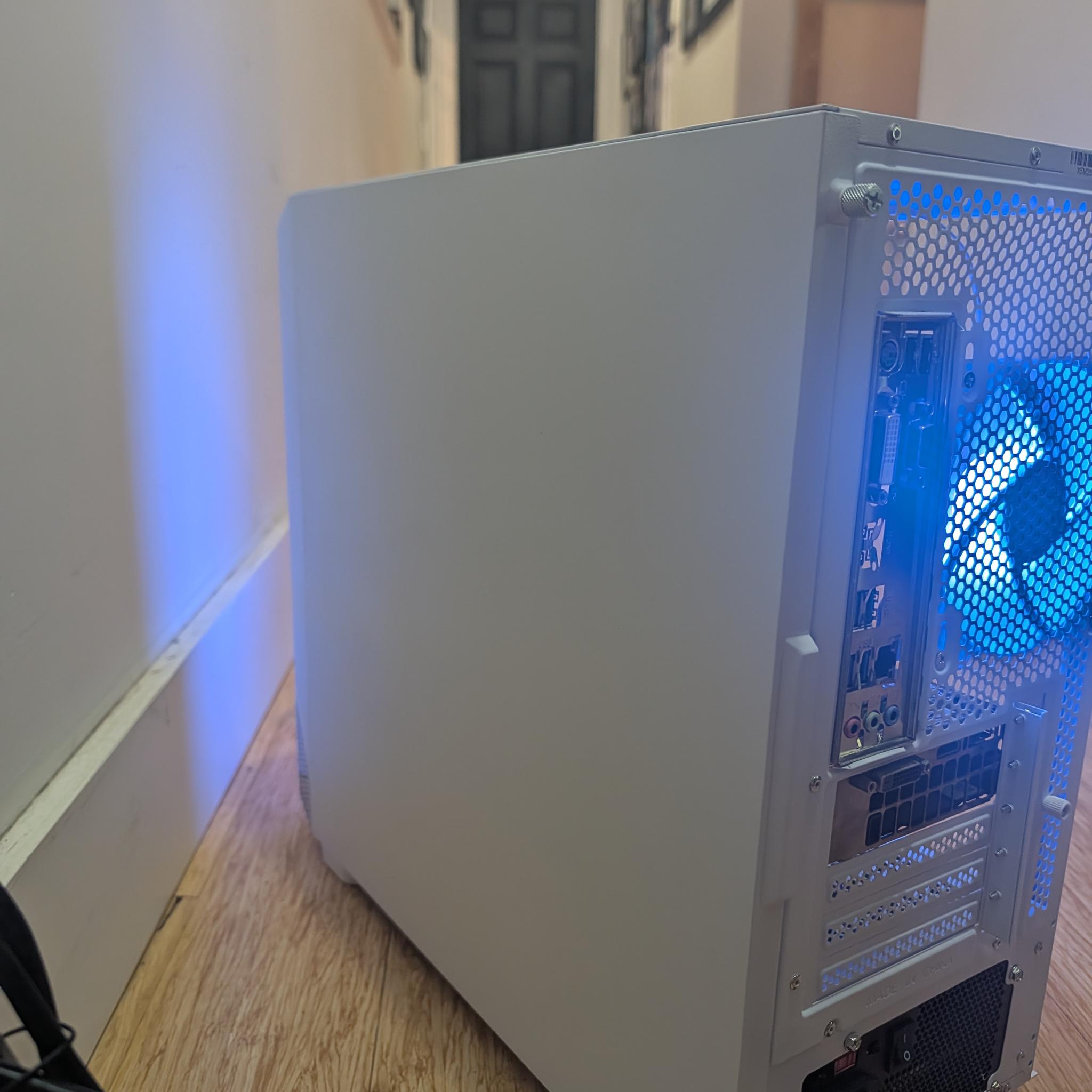 Custom gaming PC | I7 6700 | EVGA GTX 1050 TI | 16GB DDR4 | 256GB