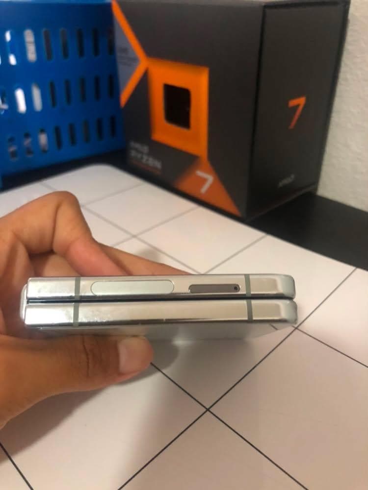 Samsung Galaxy Z Flip5 512GB Unlocked – Fully Working – Read Description