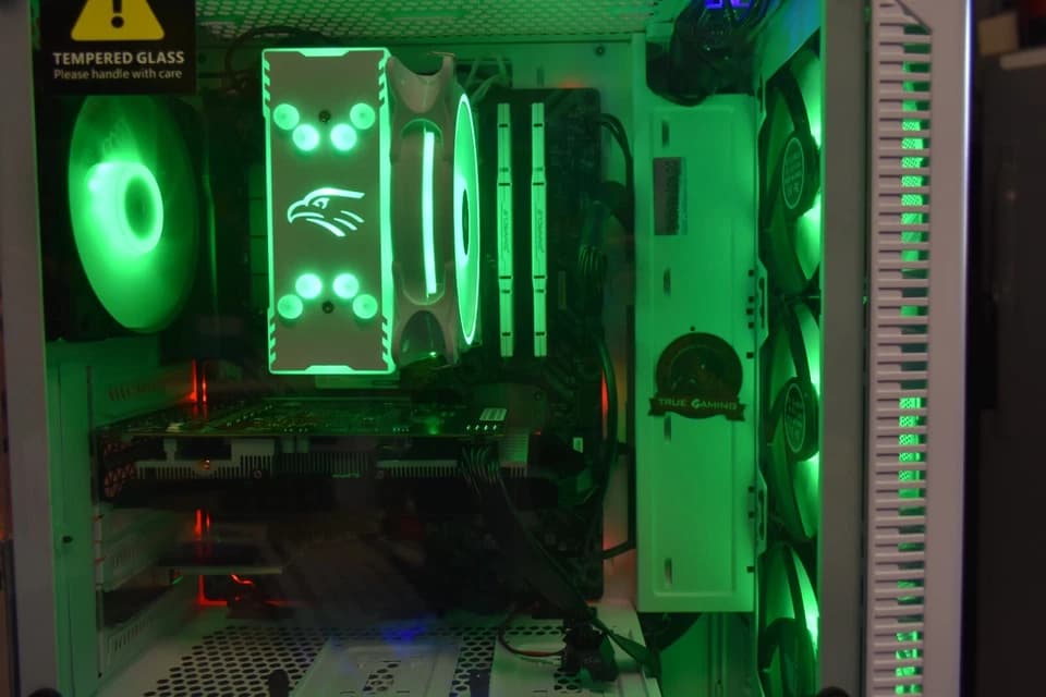 GAMING PC INTEL I5 9400 16 GB RAM RX 6600M 8 GB GPU 1TB NVME & 250 GB HHD RGB