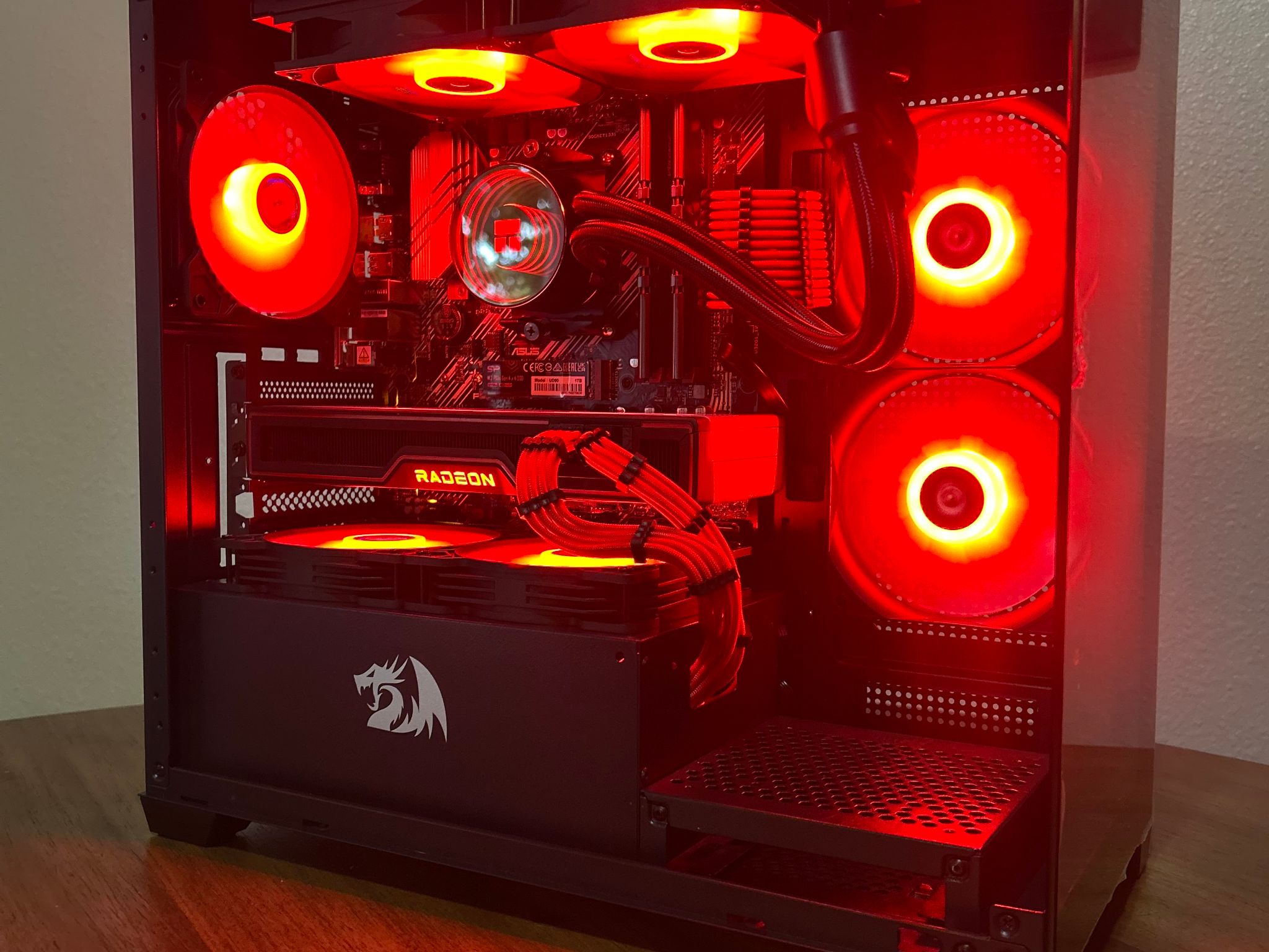 AMD Radeon 6700XT 12GB Ryzen 5 5600 16GB RAM 1TB m.2 SSD ARGB gaming beast