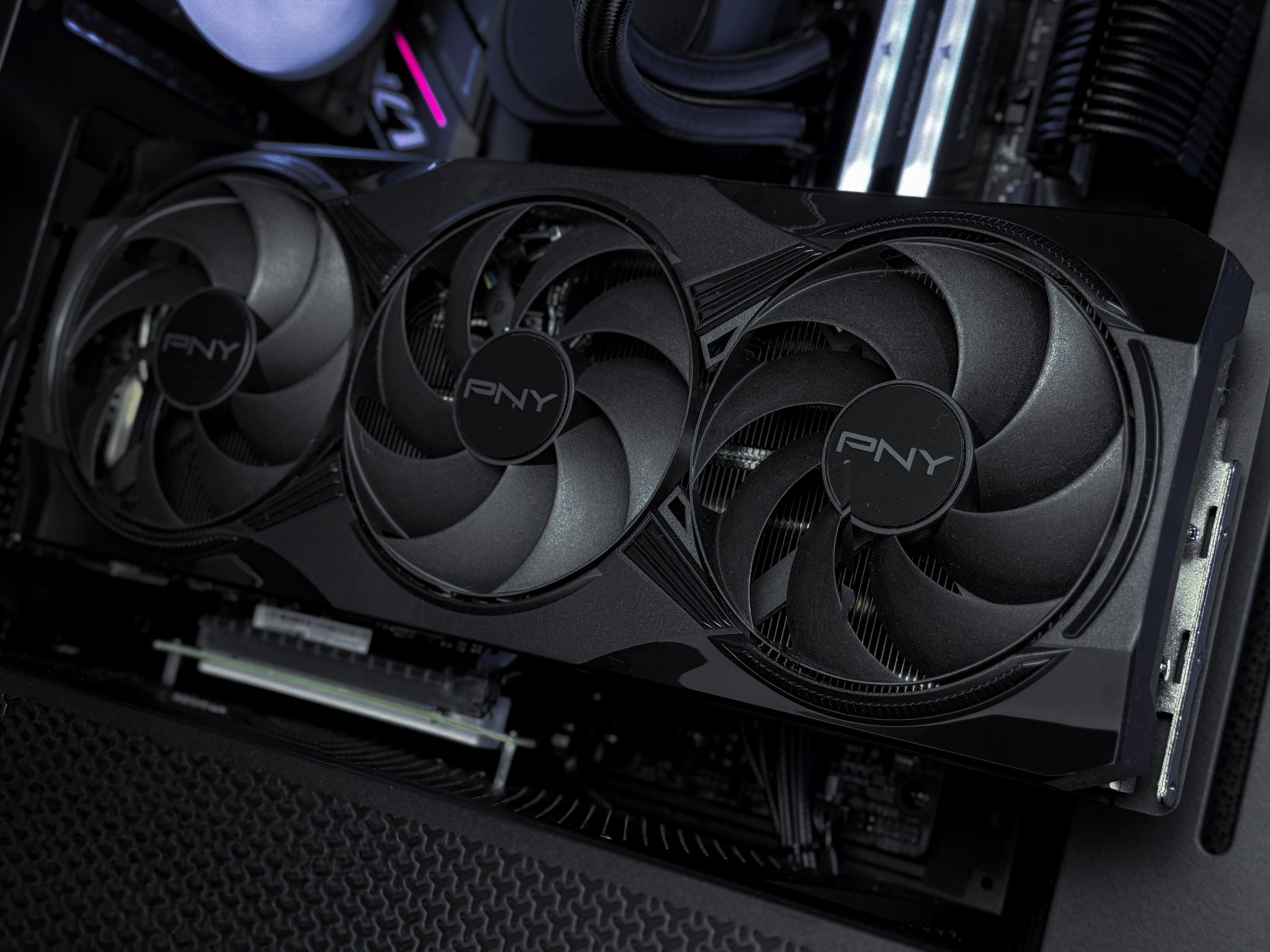 Phantom | Highend 4K Gaming & Productivity PC | Ryzen 7 9800X3D | RTX 5080 | 64GB RAM | 2TB SSD