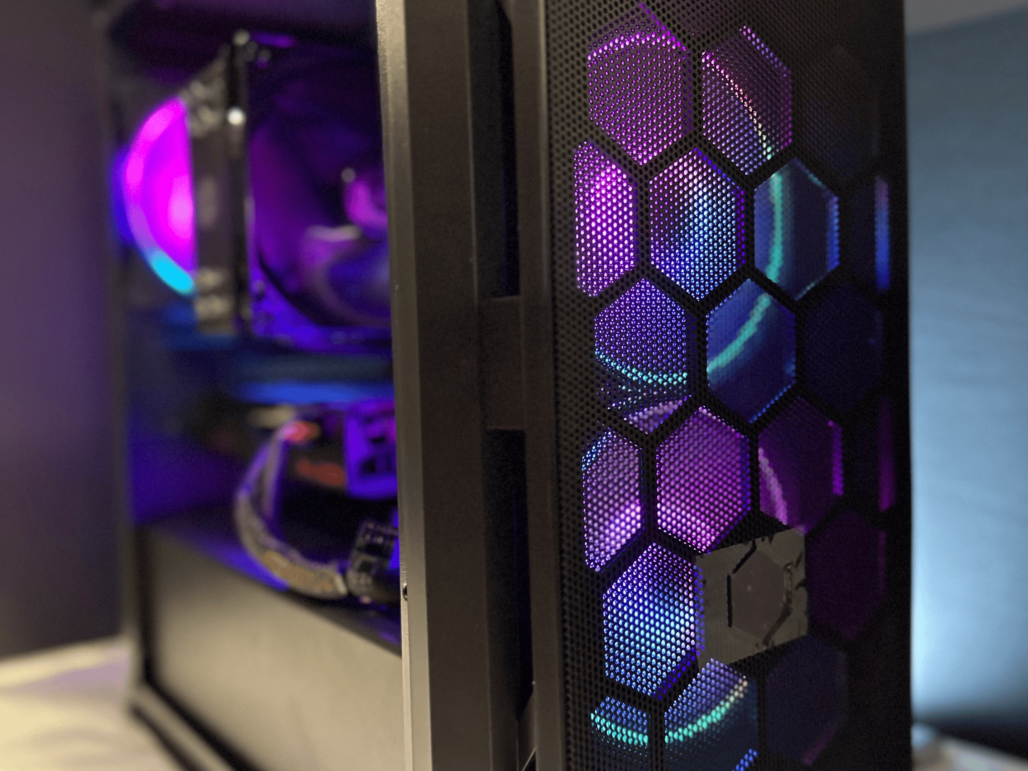 "Lazarus 3900 Delta RGB" Ryzen 9 3900X 12C @ 3.8GHz 16GB DDR4-3200 Radeon RX 6600 500GB M.2 1TB HDD