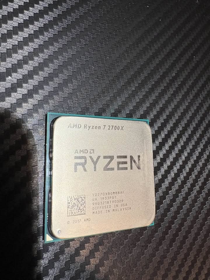 MSI Tomahawk B450 ATX, R7 2700x, Corsair Vengeance LPX 2x8GB RAM