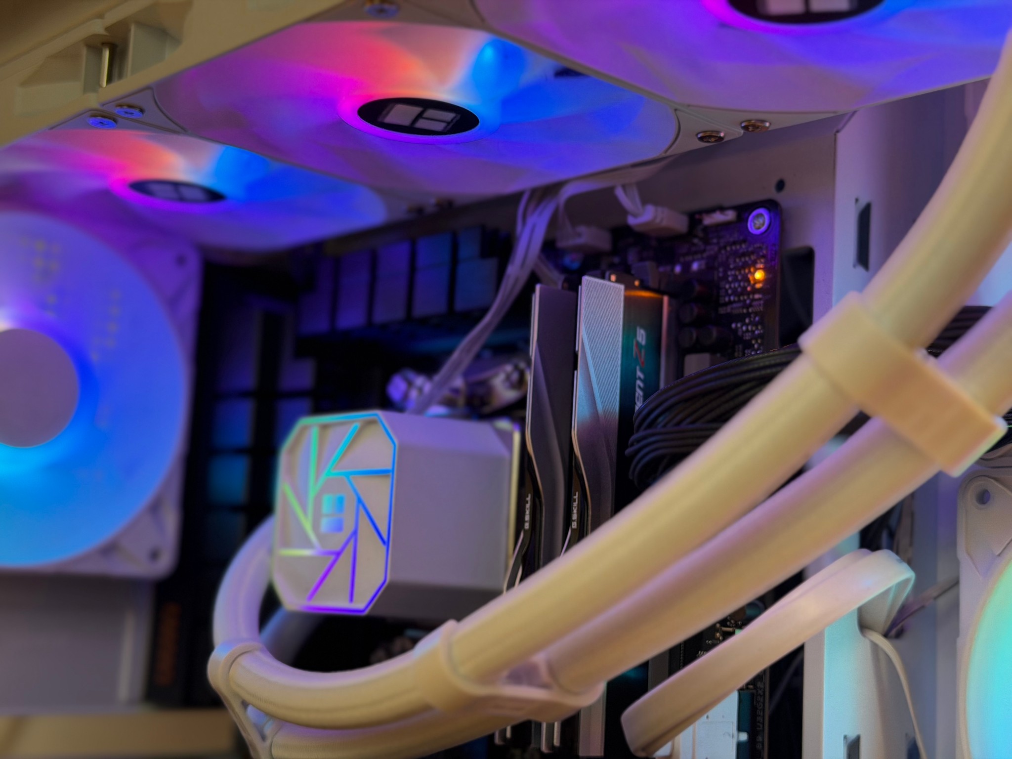 High-End Gaming PC – Ryzen 7 7800X3D + RTX 5070