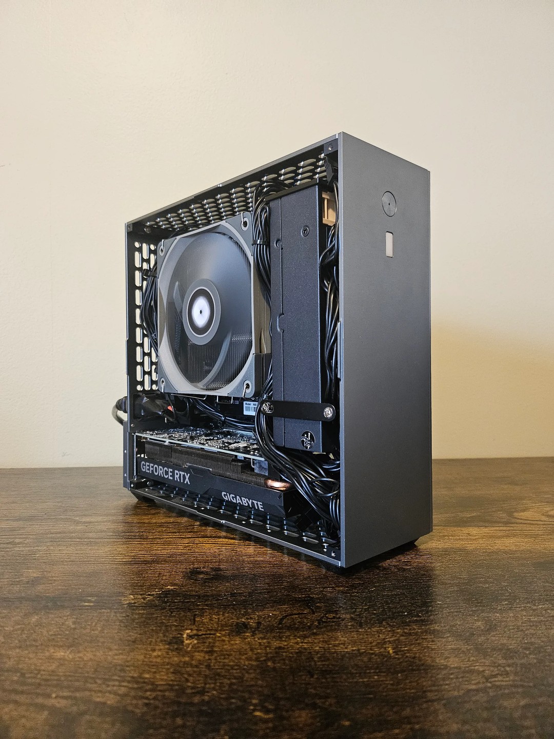 自作PC　MINI-ITX・XEON・16GB・256GB・GT730 自作PC MINI-ITX・XEON・16GB・256GB・GT730 自作PC MINI-ITX・XEON