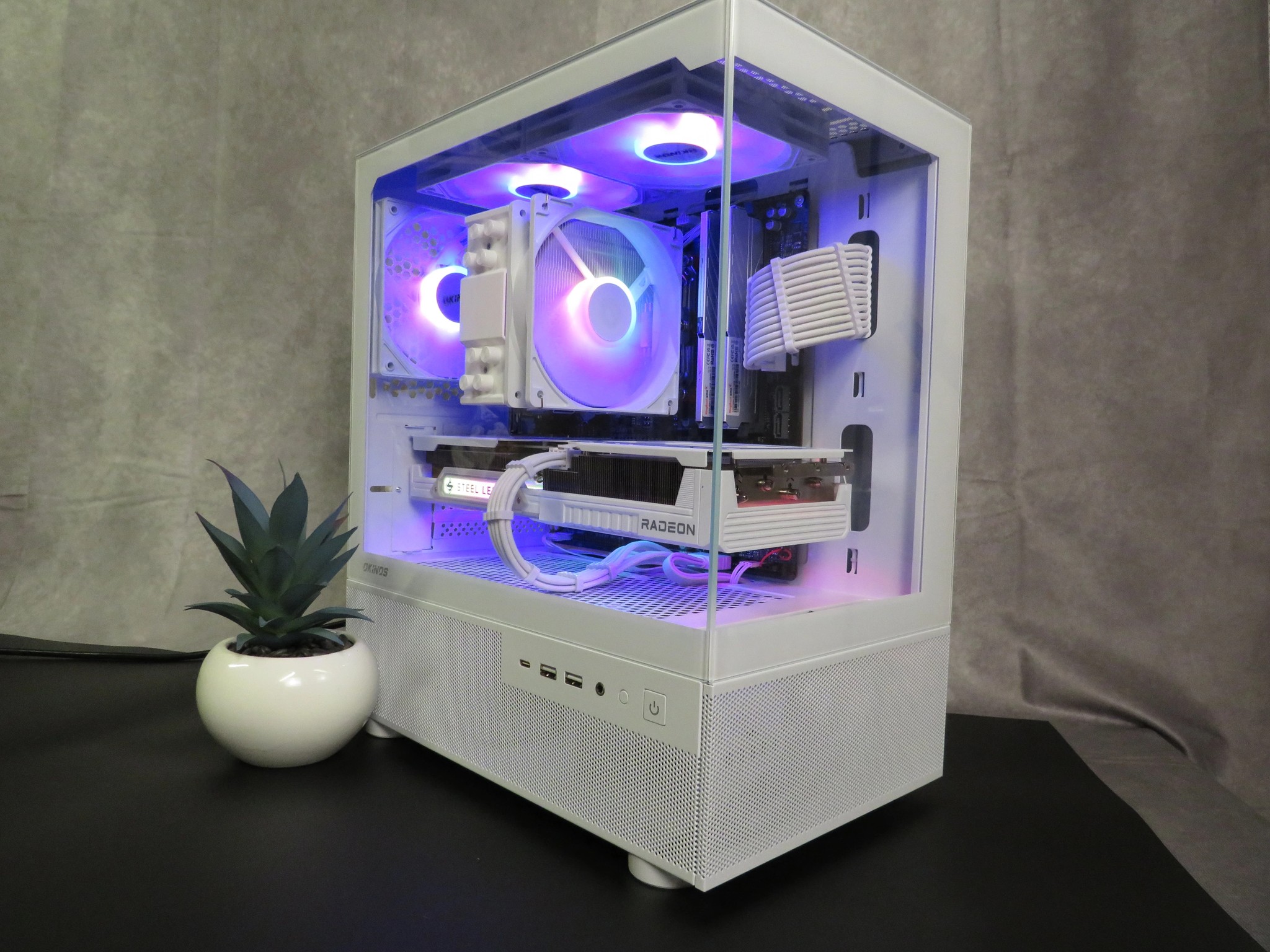 RX 9060 XT in White! Ryzen 5 5600X + ASRock Steel Legend RX 9060XT + 32 GB DDR4 + 1 TB NVME