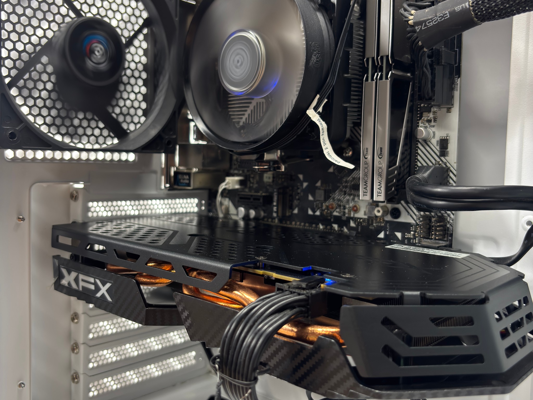 White RGB Gaming PC | Ryzen 7 2700X | RX 580 8GB | 16GB RAM | 2.24TB Storage SSD + HDD