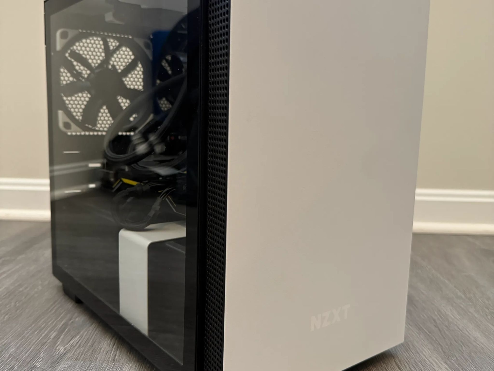 Mini Black & White Gaming PC - AMD Ryzen 5 3600X, AMD RX 5700XT, 32 GB RAM, Windows 11 Home
