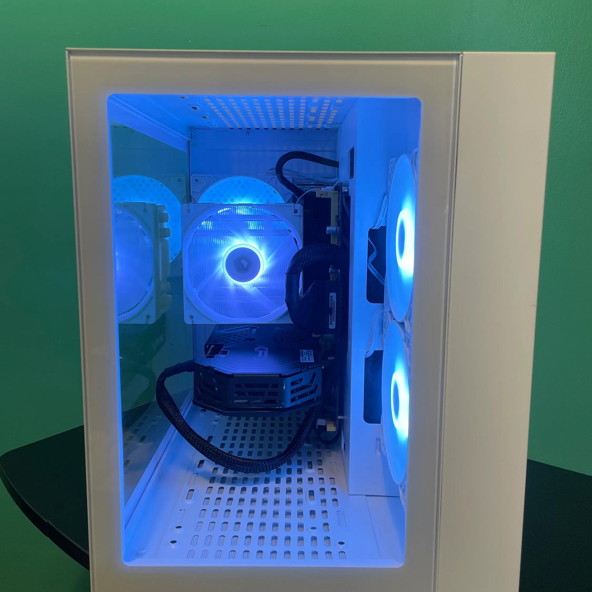 CLEAN White Gaming PC| Intel i5 / Amd RX580 / 8GB / 600GB Win 10 Pro WiFi