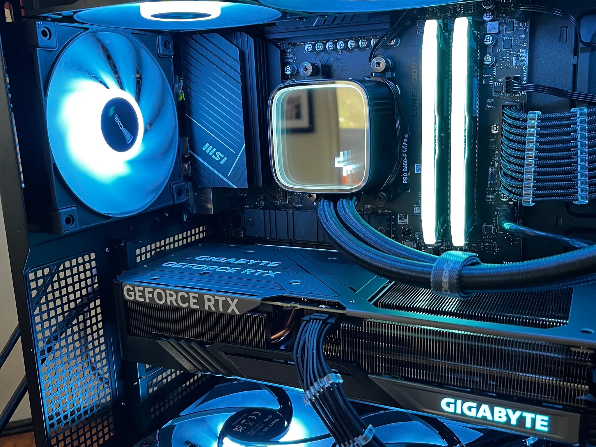 The Raven - Ryzen 5 7600X | RTX 4070 Ti OC | 32GB DDR5 @ 6000MT/s | 2TB storage | 850W PSU