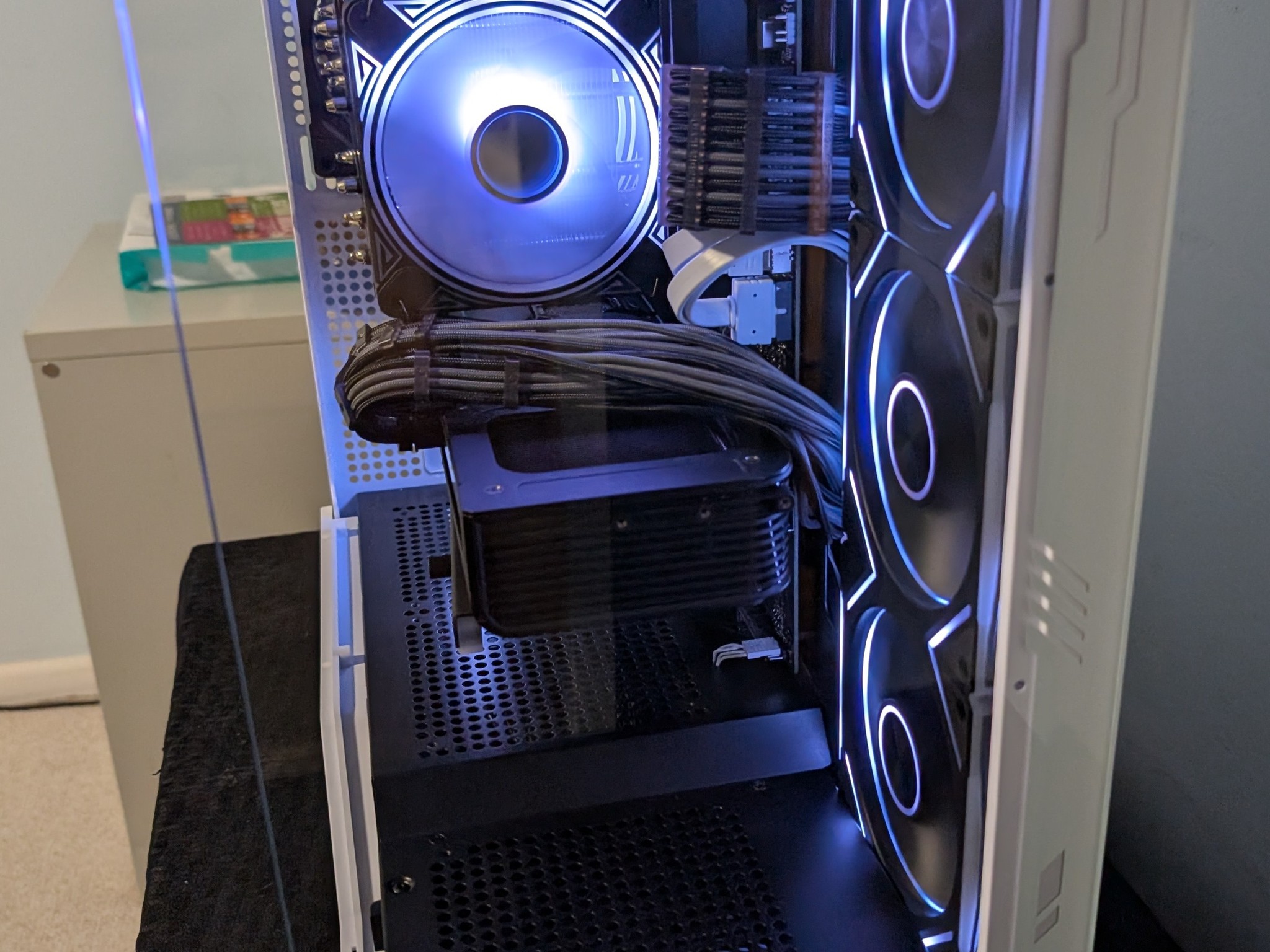 Ryzen 7 7800x3d-RX 9070 XT-32 GB DDR5 6000-1 TB NVME mostly new Gaming PC