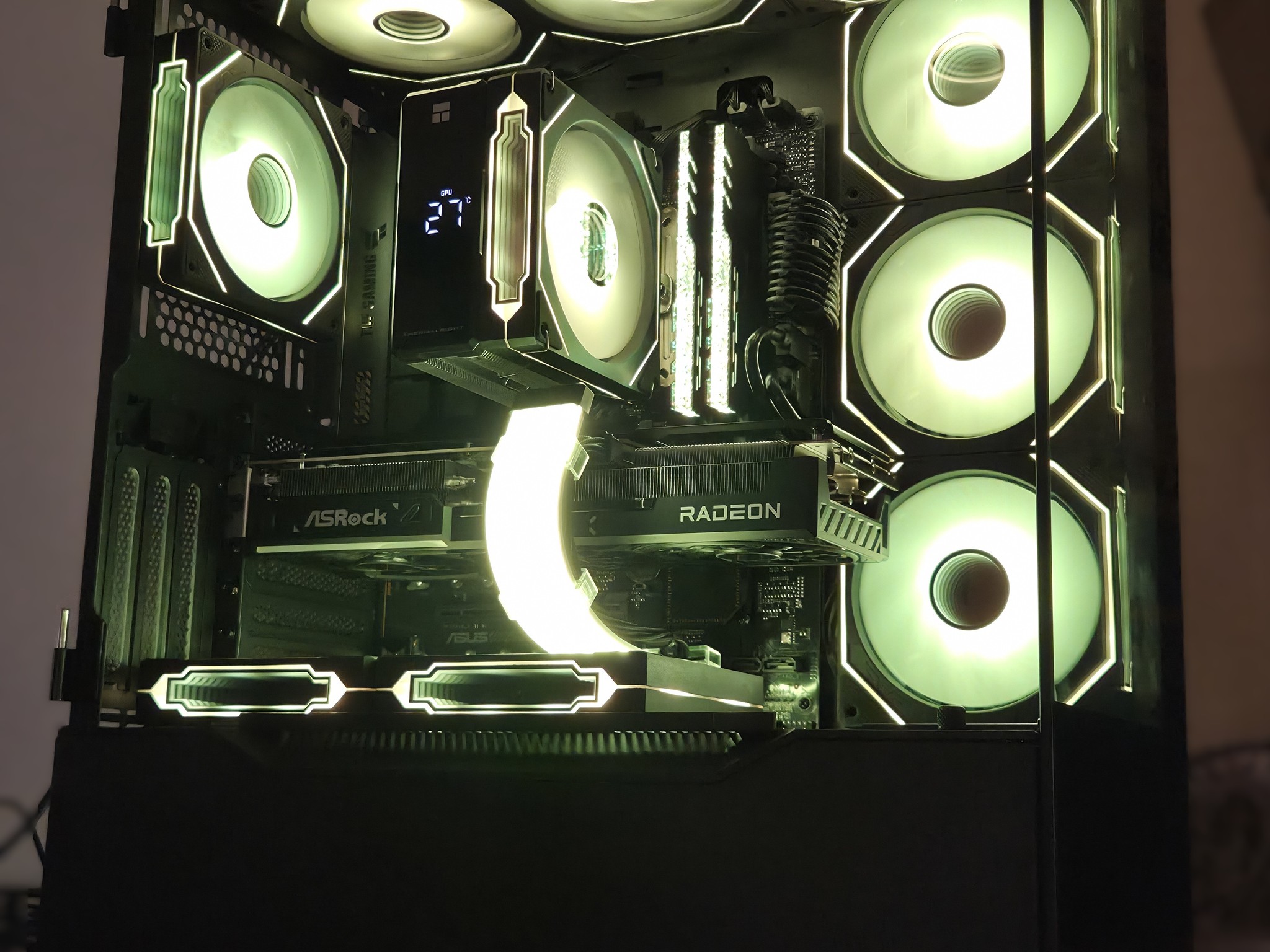 Dynamo!⚡– Ryzen 5 9600X • RX 9070 • 32GB DDR5 6000 • Temp Display • 1440p Gaming PC