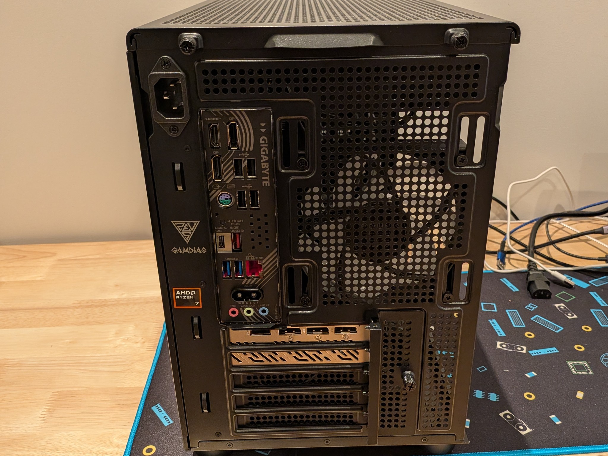 4K Aqua - RX 9070 XT, Ryzen 7 9700X, 32 GB DDR5 RAM, 2 TB Gen 4 NVME, Liquid Cooled, RGB
