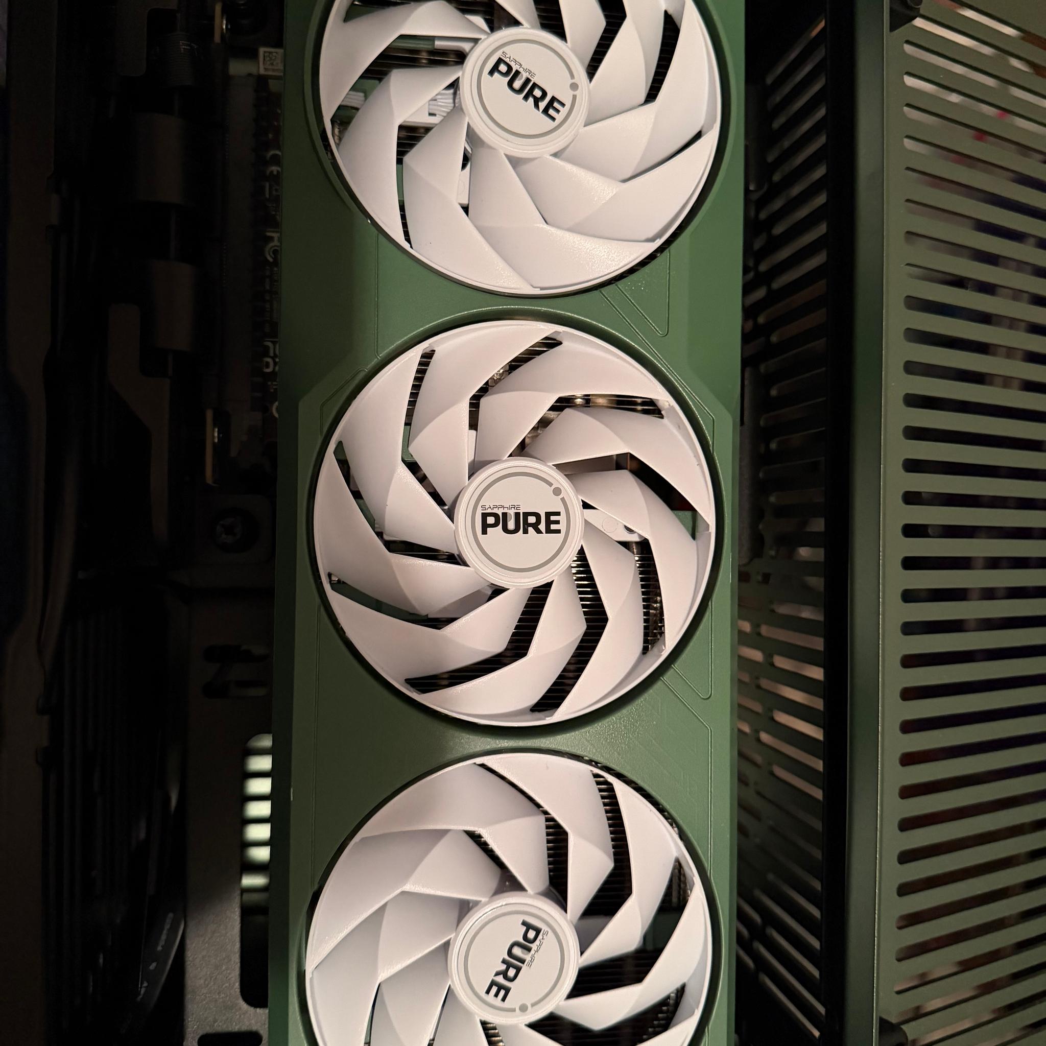 Fractal Design Terra Green 7800X3D, 32GB RAM, 512GB SSD, 7700XT, Win11 Pro Genuine copy!