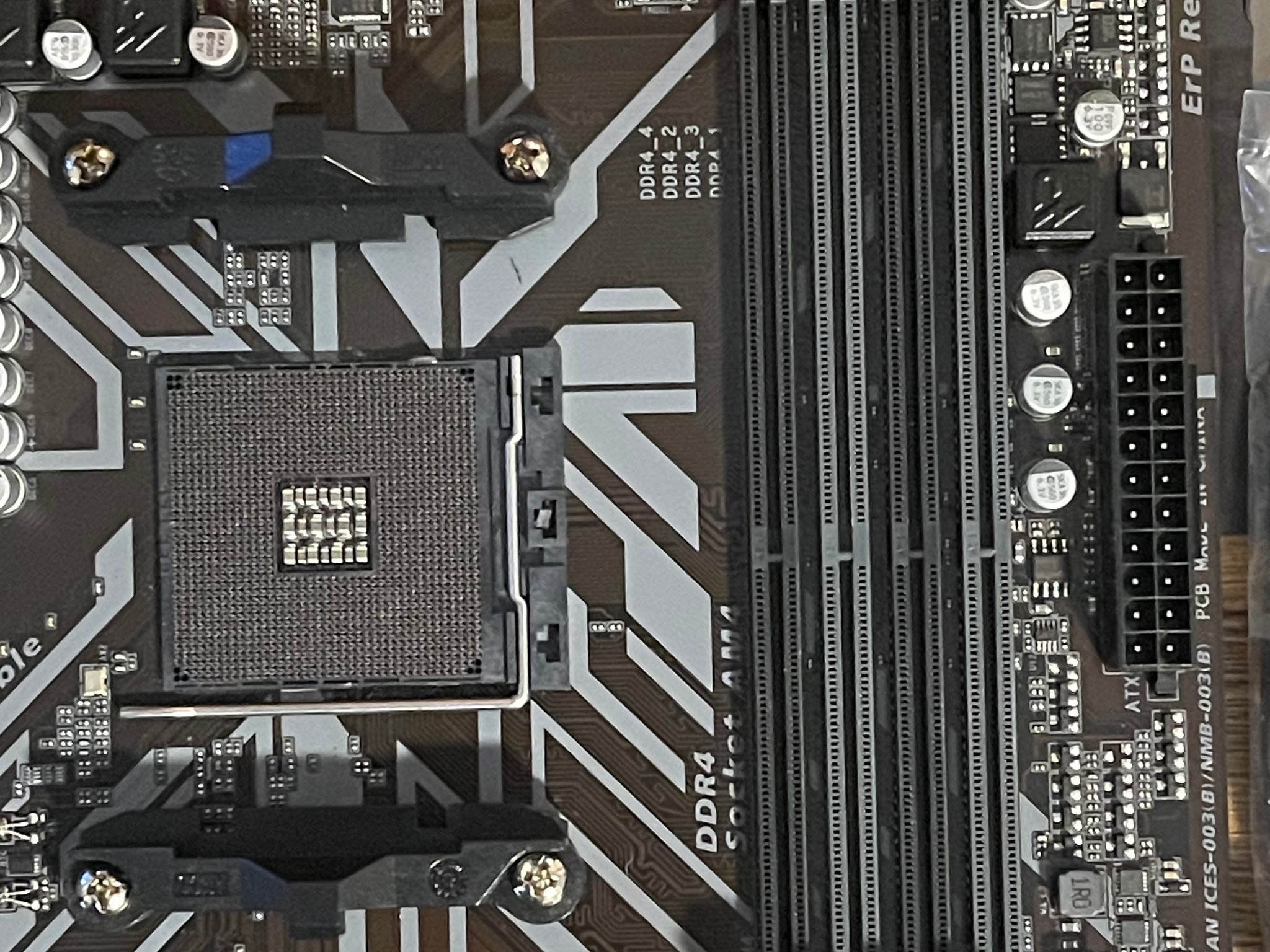 Used, Gigabyte B450 DS3H AM4, broken socket cover