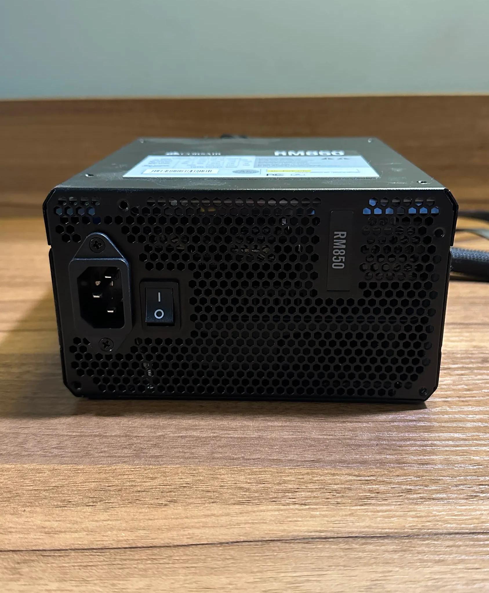 Corsair RM850 850W 80+ Gold ATX Modular Power Supply (Missing cables)