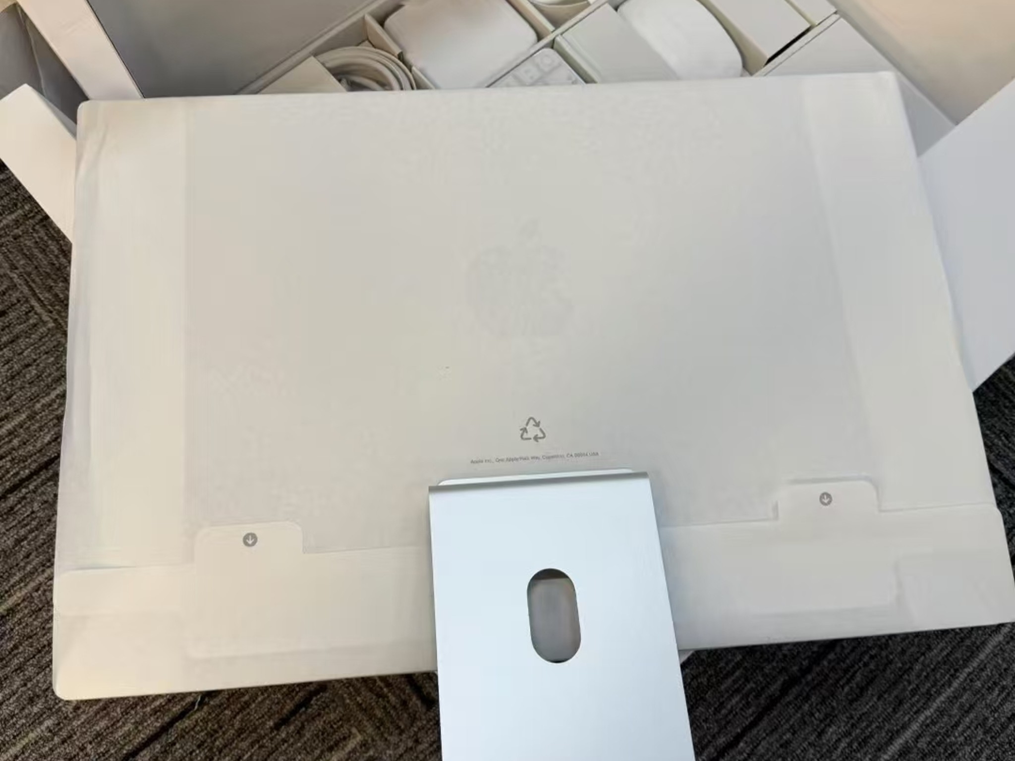 Apple iMac 24-inch M4 16GB 256GB SSD Silver with Magic Keyboard and Trackpad