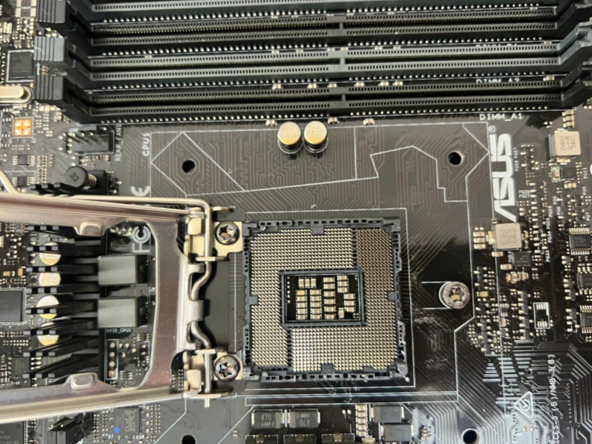 Asus P10s M WS (**Boot display but doesn't not goes to windows**)