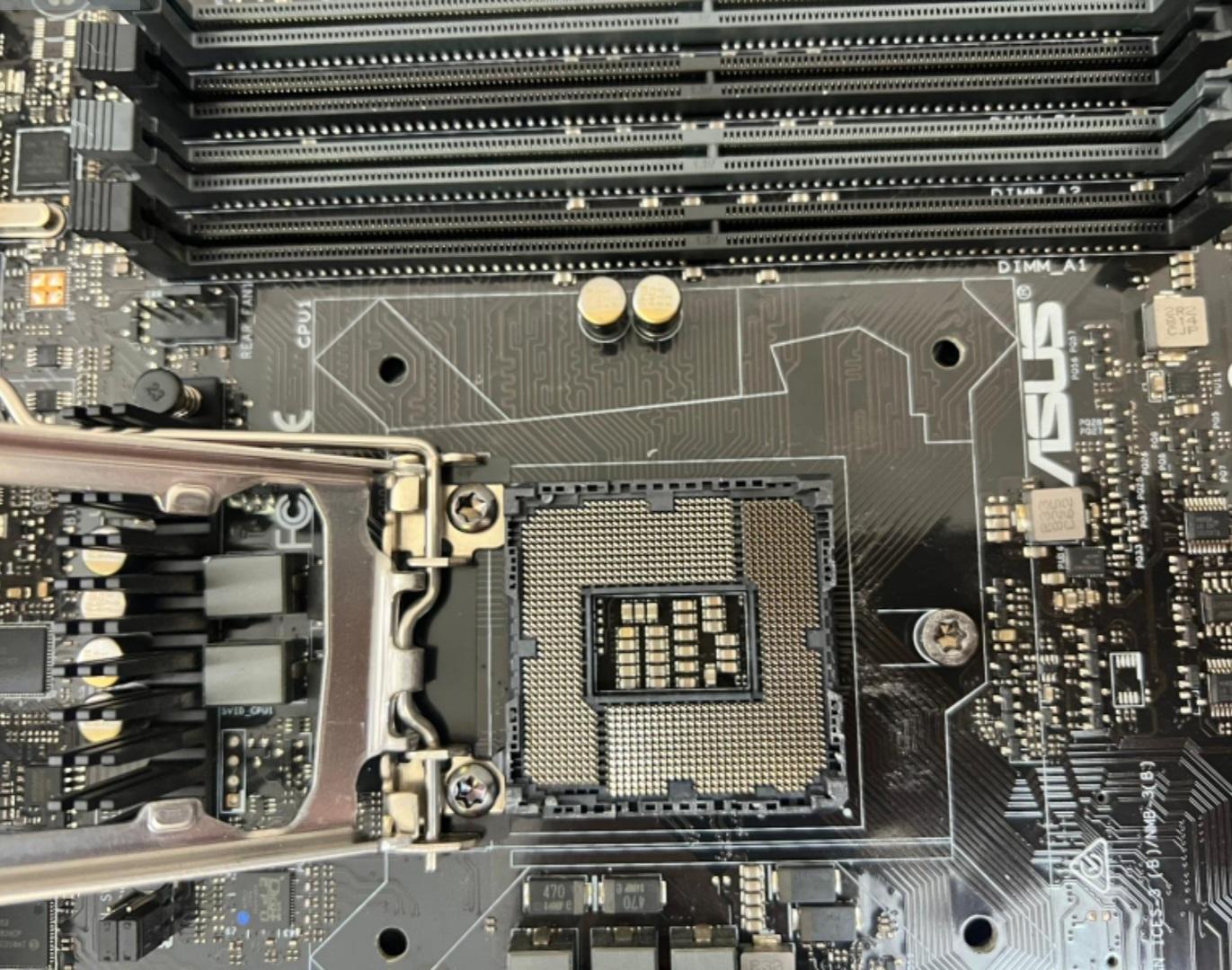 Asus P10s M WS (**Boot display but doesn't not goes to windows**)