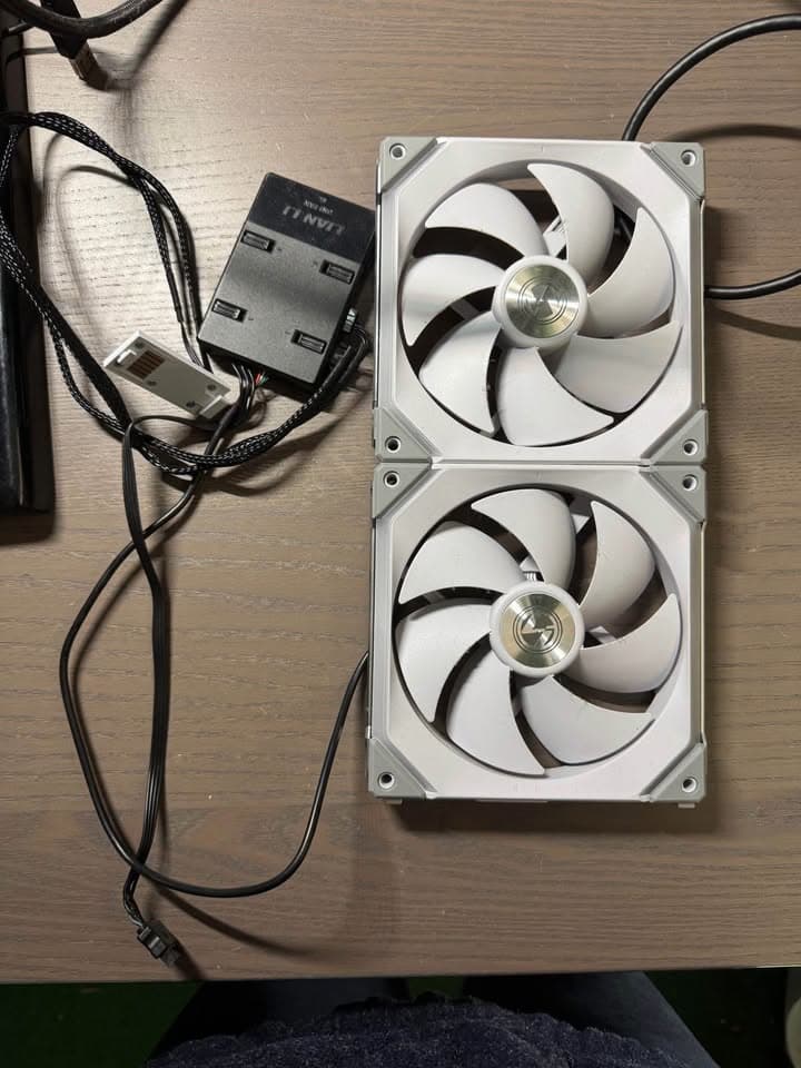 Lian Li Uni SL140 Fan V1 With Hub (2)