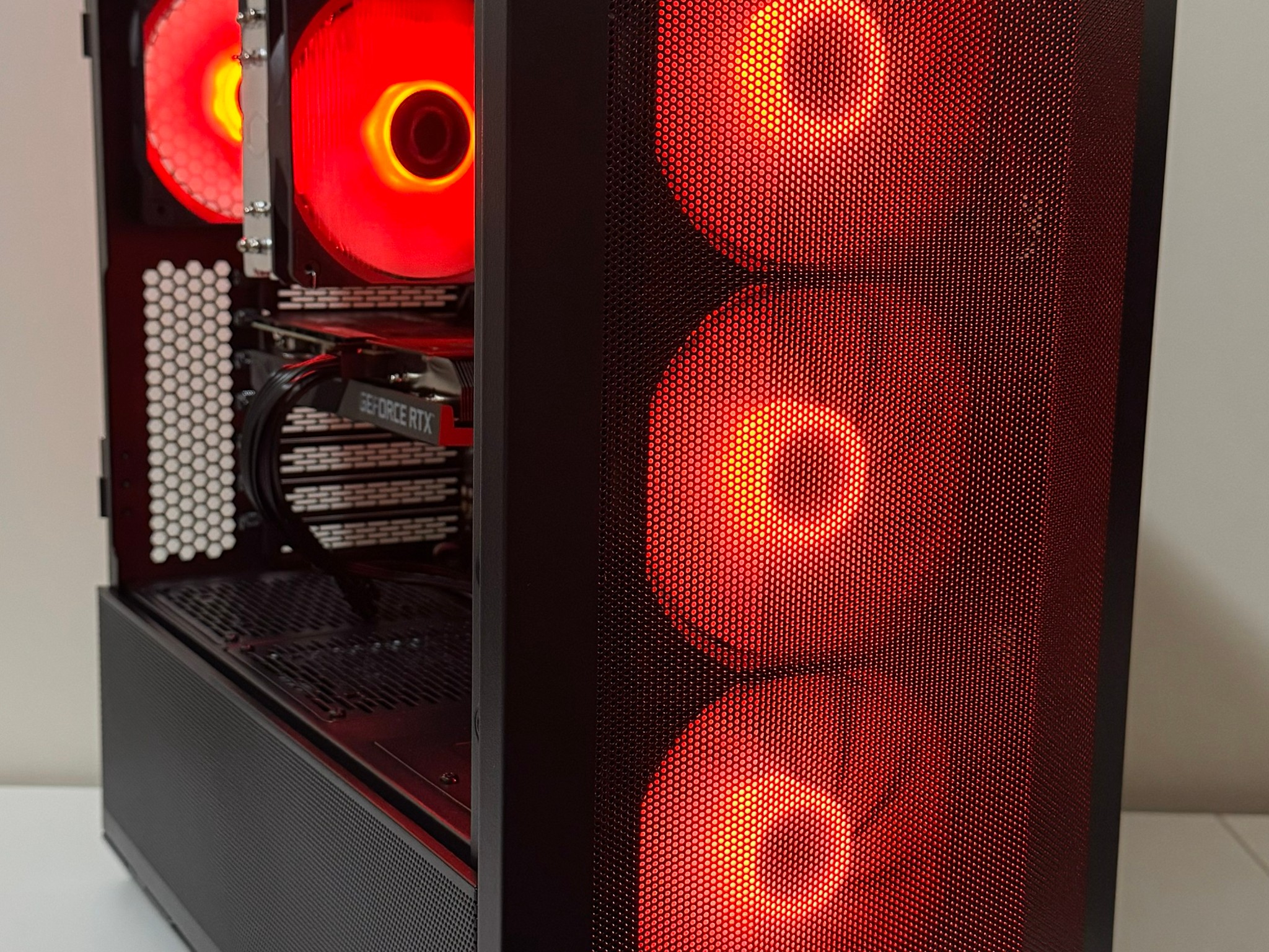 AMD Ryzen 7 8700F 32GB DDR5 RAM 1TB NVMe SSD GeForce RTX 3060 12GB Lian Li Lancool II AM5 Gaming PC