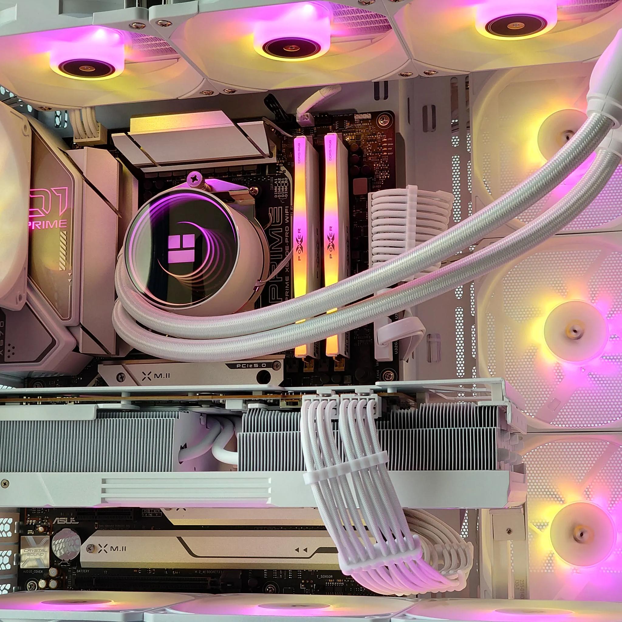 ❄️🤍🐻‍❄️Artic⚪AMD RX 7900 XT 20GB⚪AMD Ryzen 7 7700⚪32GB DDR5⚪2TB NVME