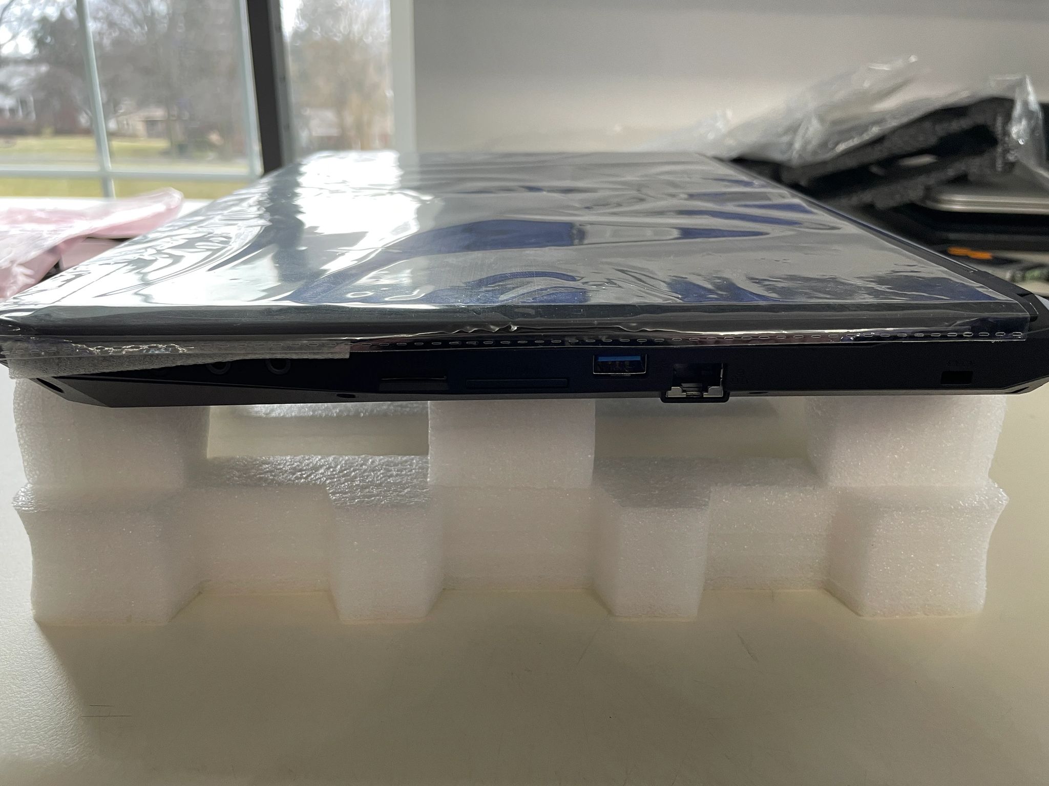 Clevo 15.6" P650HS-G + i7-7700HQ + GTX 1070 + FHD 120Hz Gsync