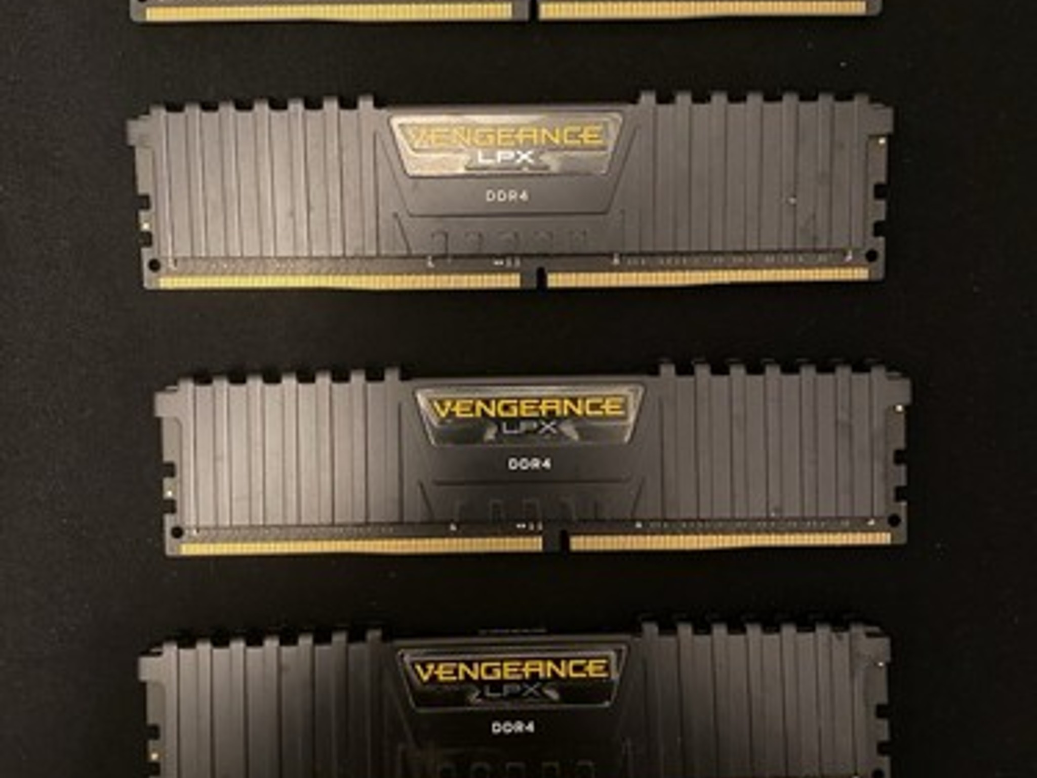 Corsair Vengeance LPX DDR4 32GB(4x8GB) all 4 Sticks