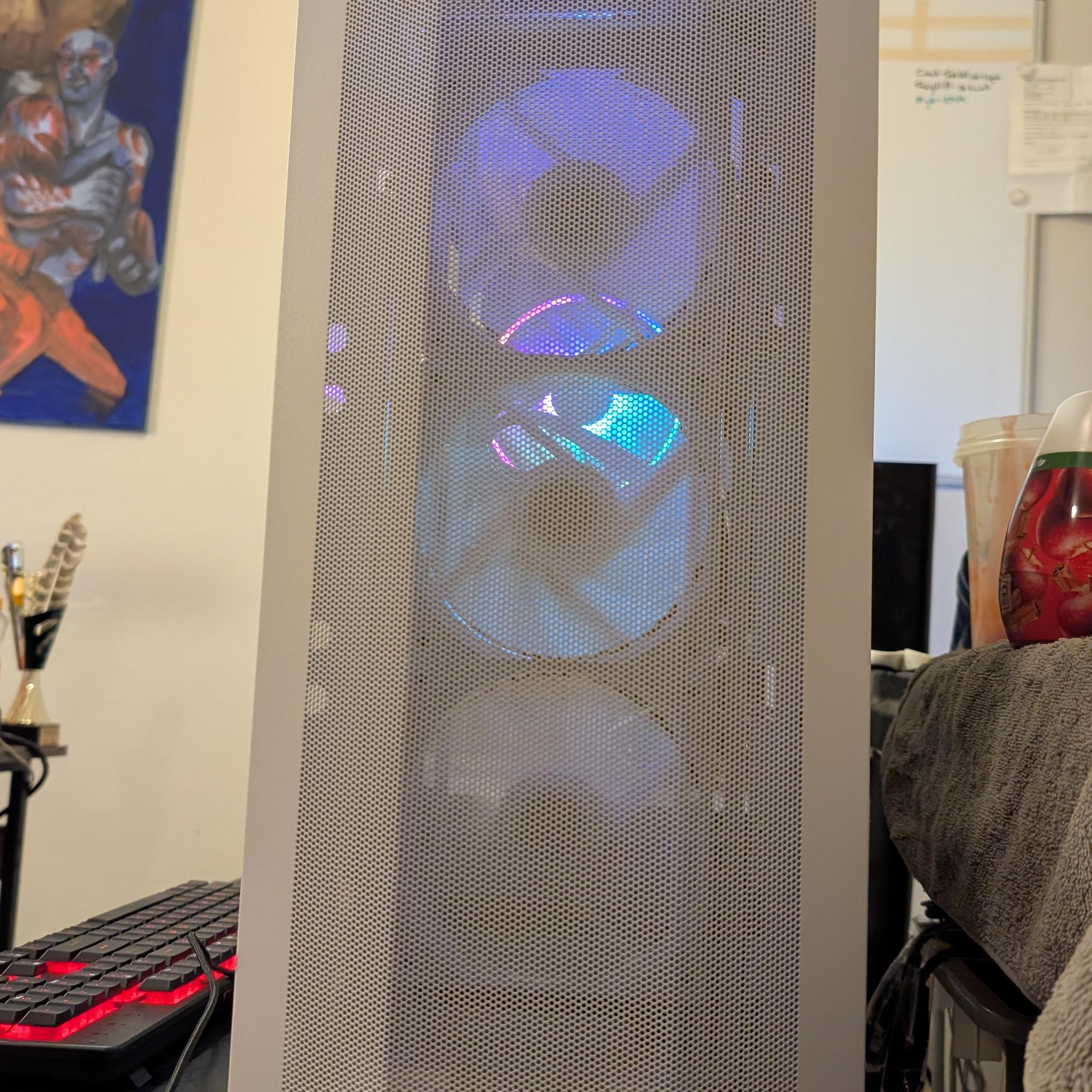 White Tempered Glass Ryzen 7 7700X 8-core RTX 3060 12GB 32GB DDR5