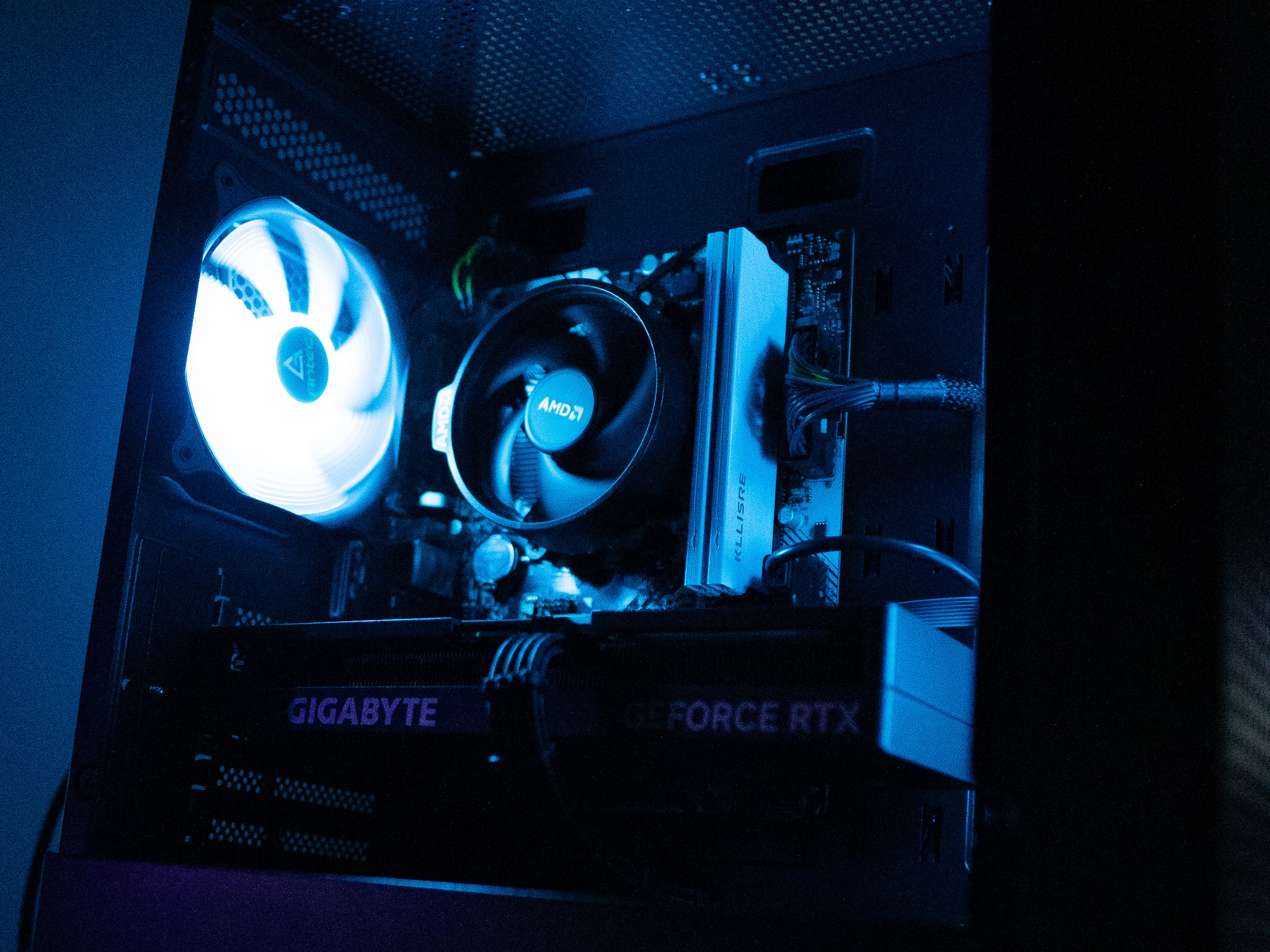 ⛈️❄️ | GIGABYTE RTX 4060 Ti | RYZEN 7 5700X | 32GB DDR4 RAM | 2TB NVME SSD | Arctic Snow 2.0