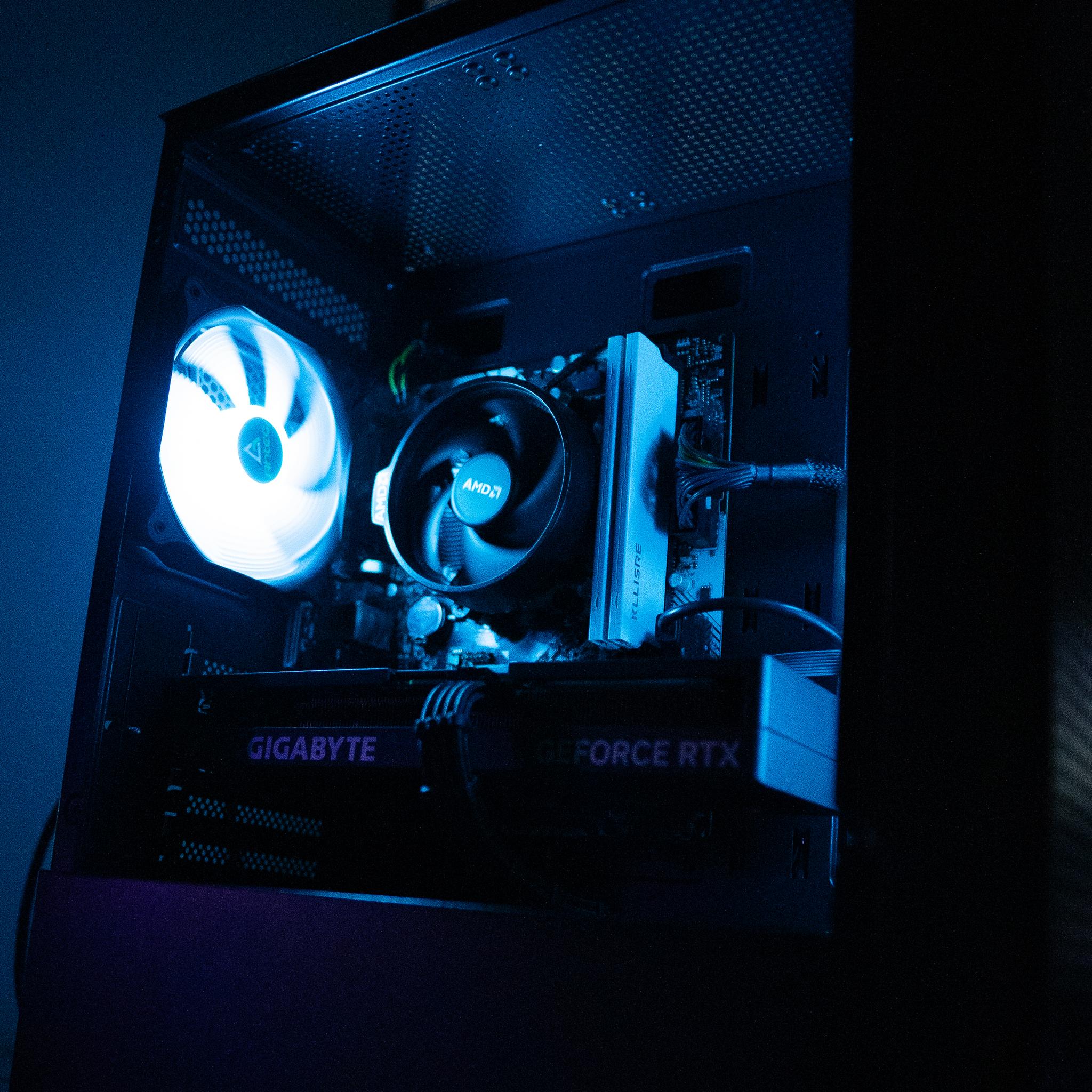 ⛈️❄️ | GIGABYTE RTX 4060 Ti | RYZEN 7 5700X | 32GB DDR4 RAM | 2TB NVME SSD | Arctic Snow 2.0