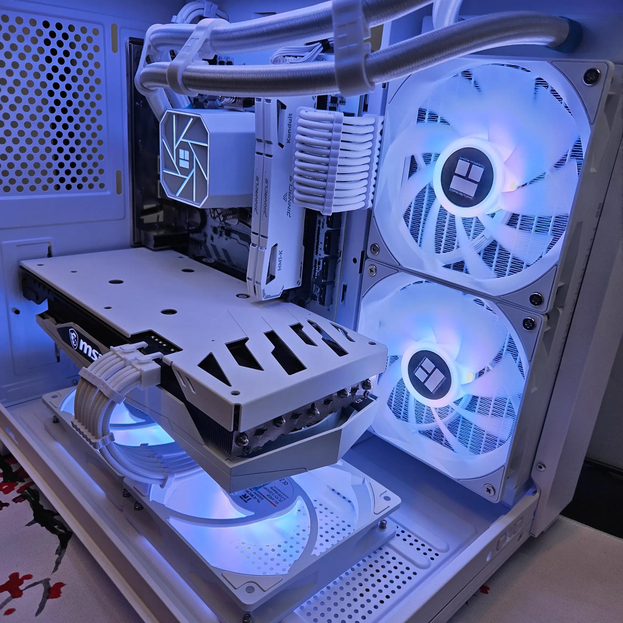 Liquid cooled Arctic Rig Ryzen 5 / 32GB DDR4/  2TB SSD / RTX 3060 12GB