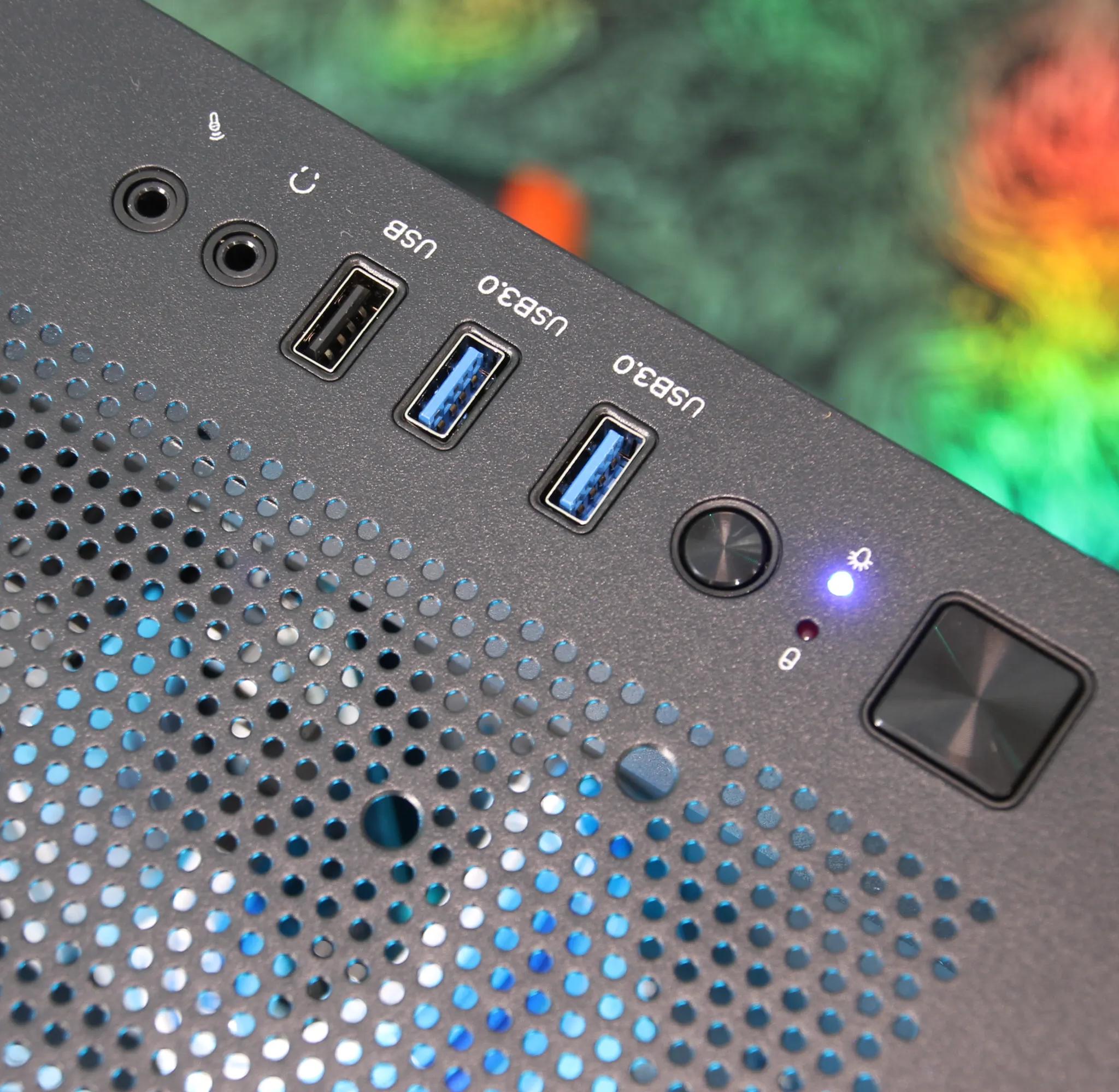 𝘼𝙕𝙐𝙍𝙀 // Ryzen 7 3700X, RX 6700 XT // Mid-Range Gaming PC
