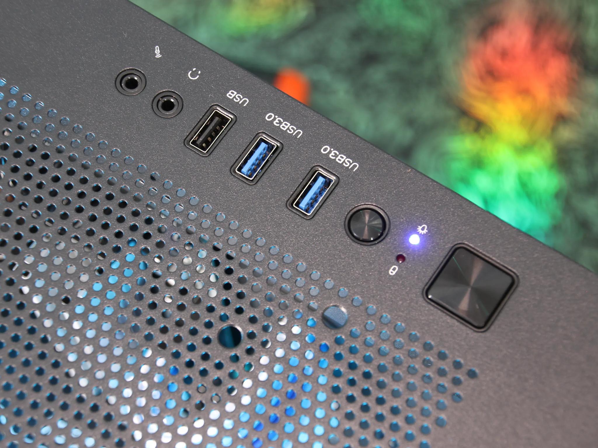 𝘼𝙕𝙐𝙍𝙀 // Ryzen 7 3700X, RX 6700 XT // Mid-Range Gaming PC