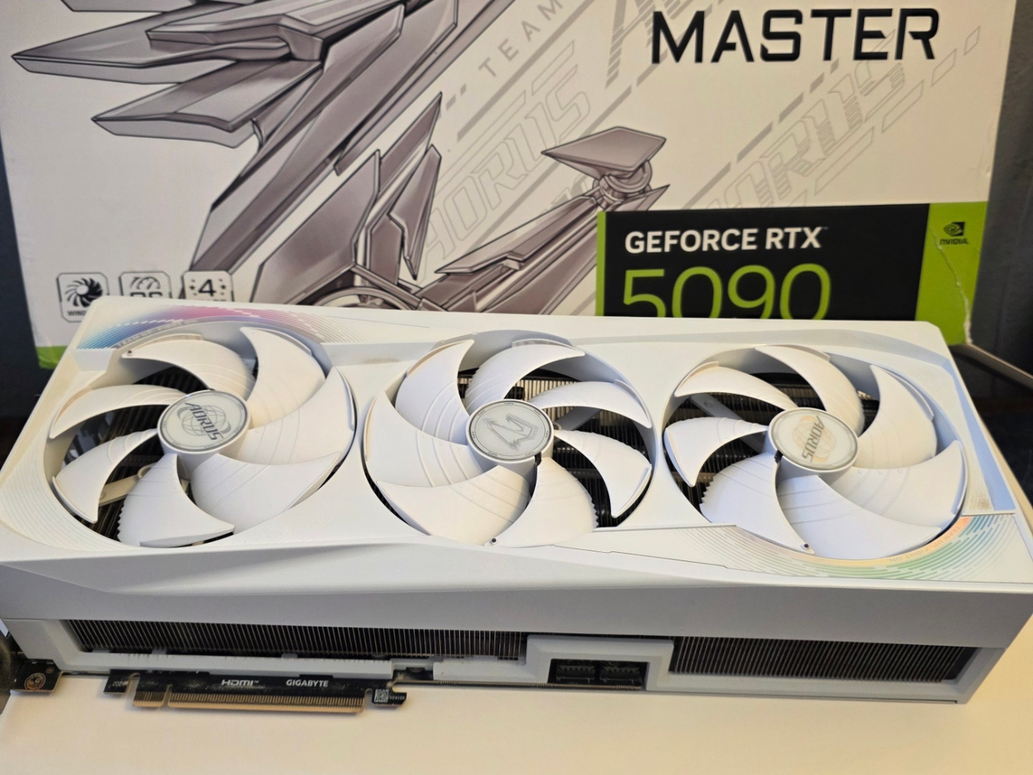 GIGABYTE AORUS GeForce RTX 5090 MASTER ICE 32G